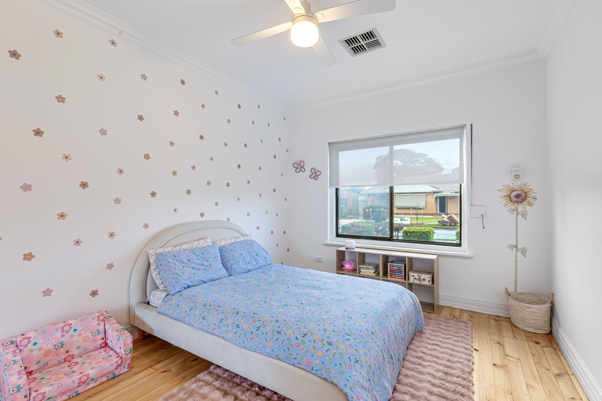 BEAUTIFULLY MAINTAINED FAMILY HOME WITH 3 BEDROOMS & GRANNY FLAT