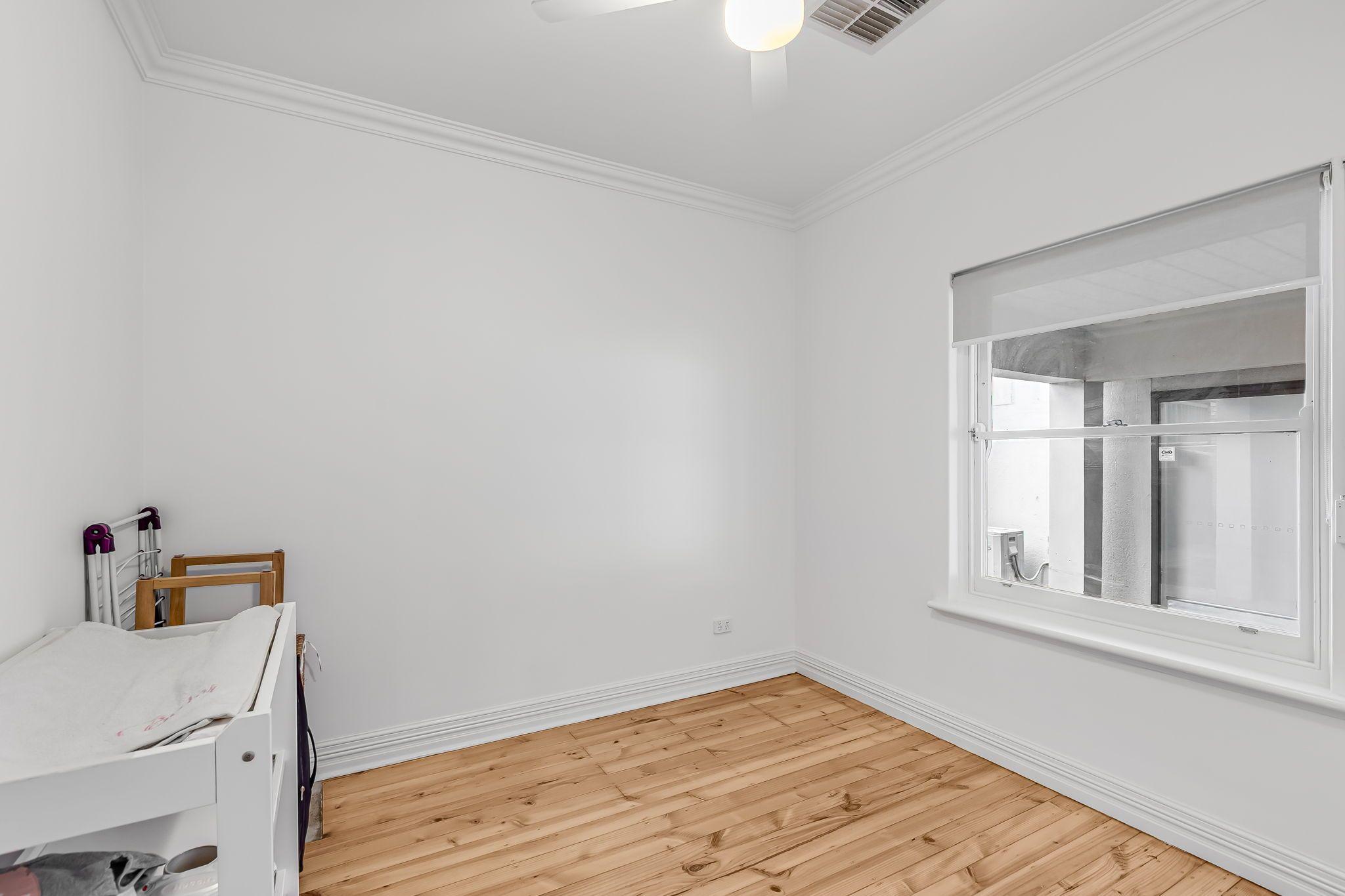 BEAUTIFULLY MAINTAINED FAMILY HOME WITH 3 BEDROOMS & GRANNY FLAT