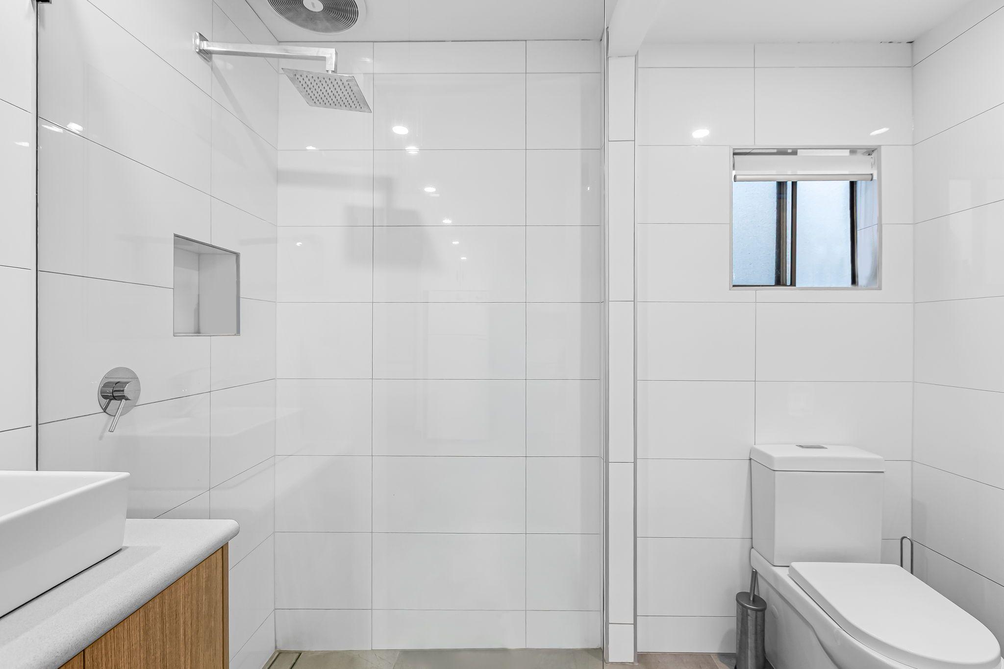 BEAUTIFULLY MAINTAINED FAMILY HOME WITH 3 BEDROOMS & GRANNY FLAT