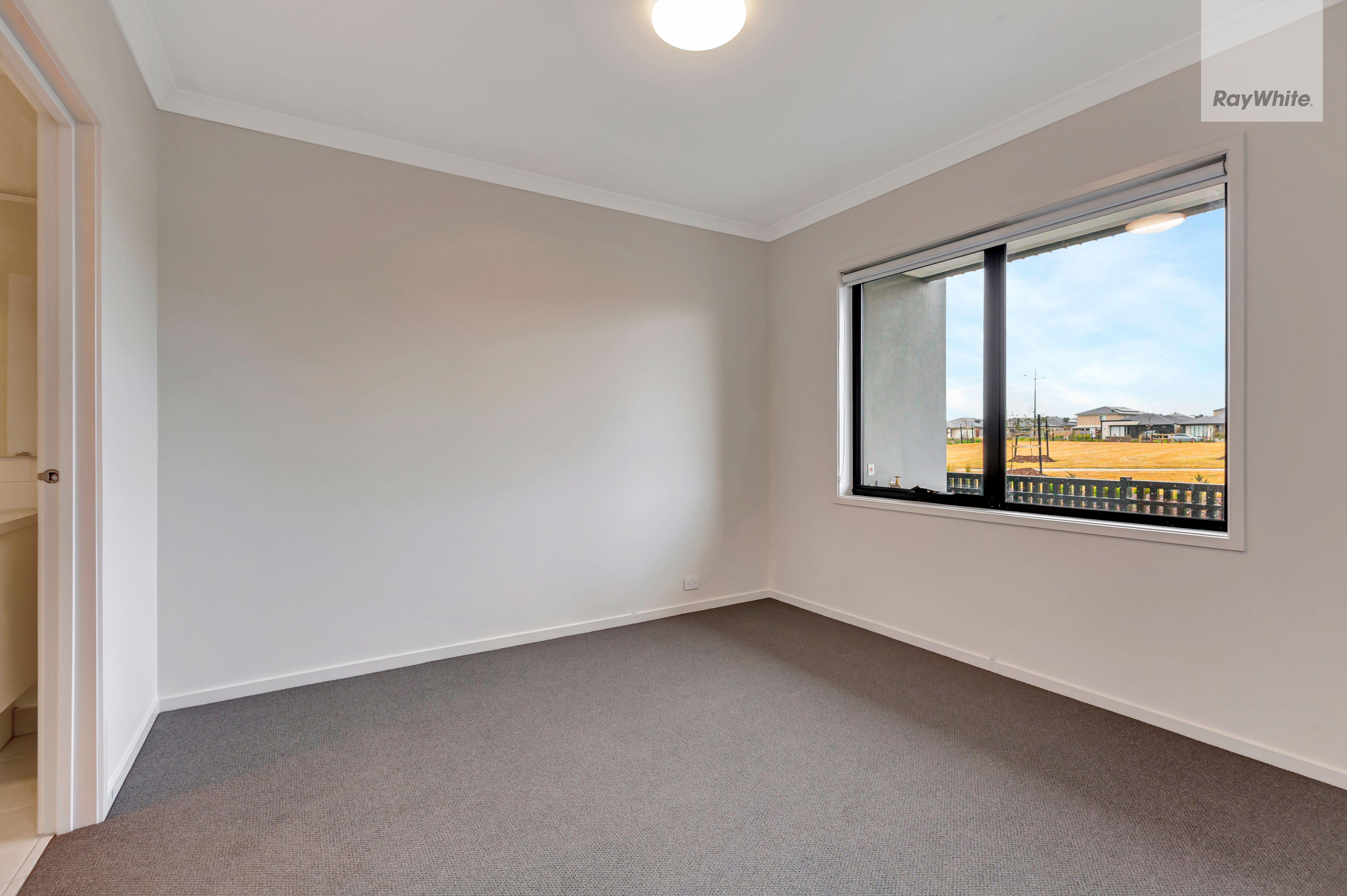 Townhouse for Rent: Donnybrook, VIC 3064, VIC, 3064