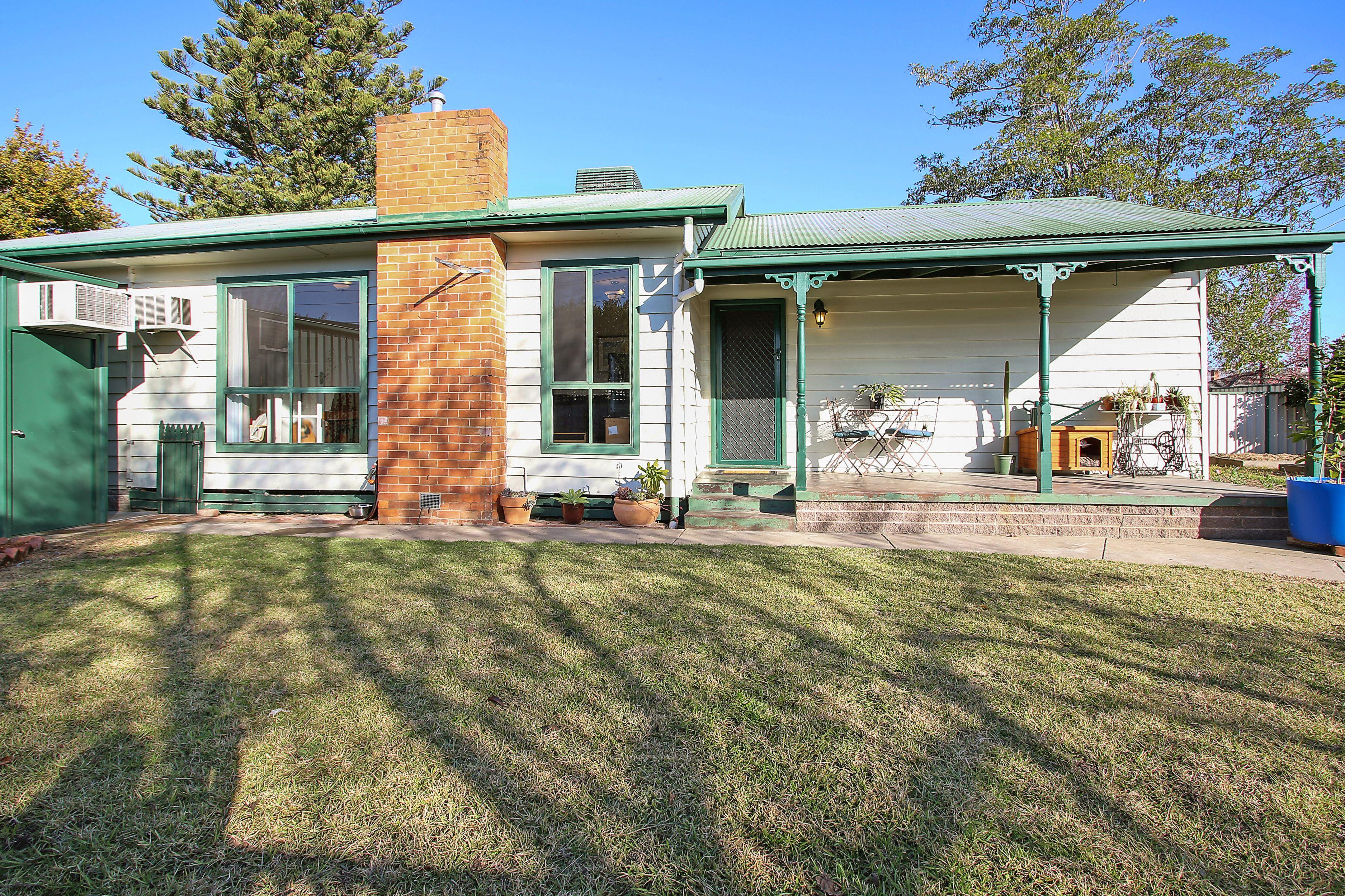 Prop-GPT: House: VIC West Wodonga, VIC 3690 Home For Rent