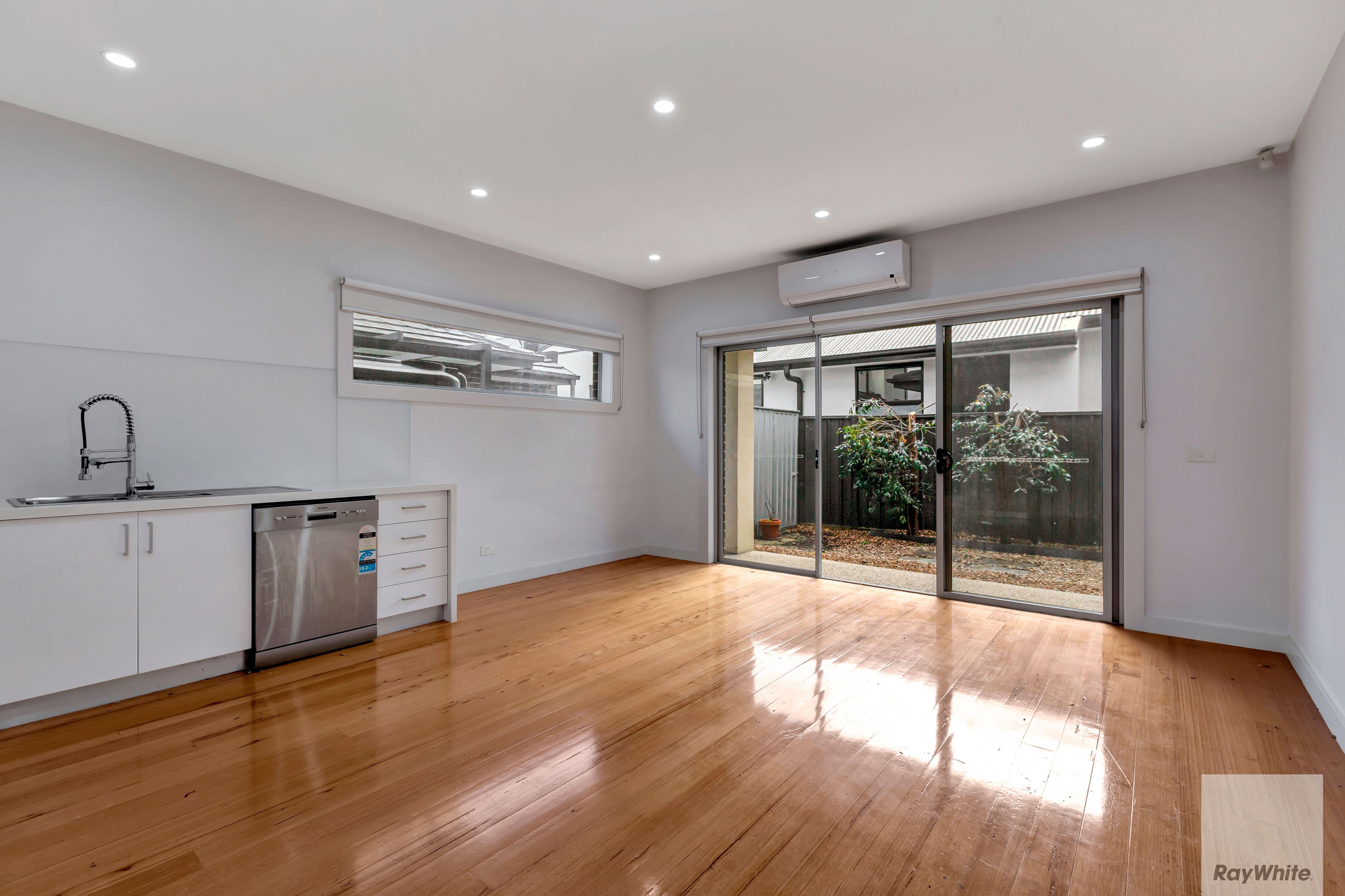 Townhouse for Rent: Hadfield, VIC 3046, VIC, 3046