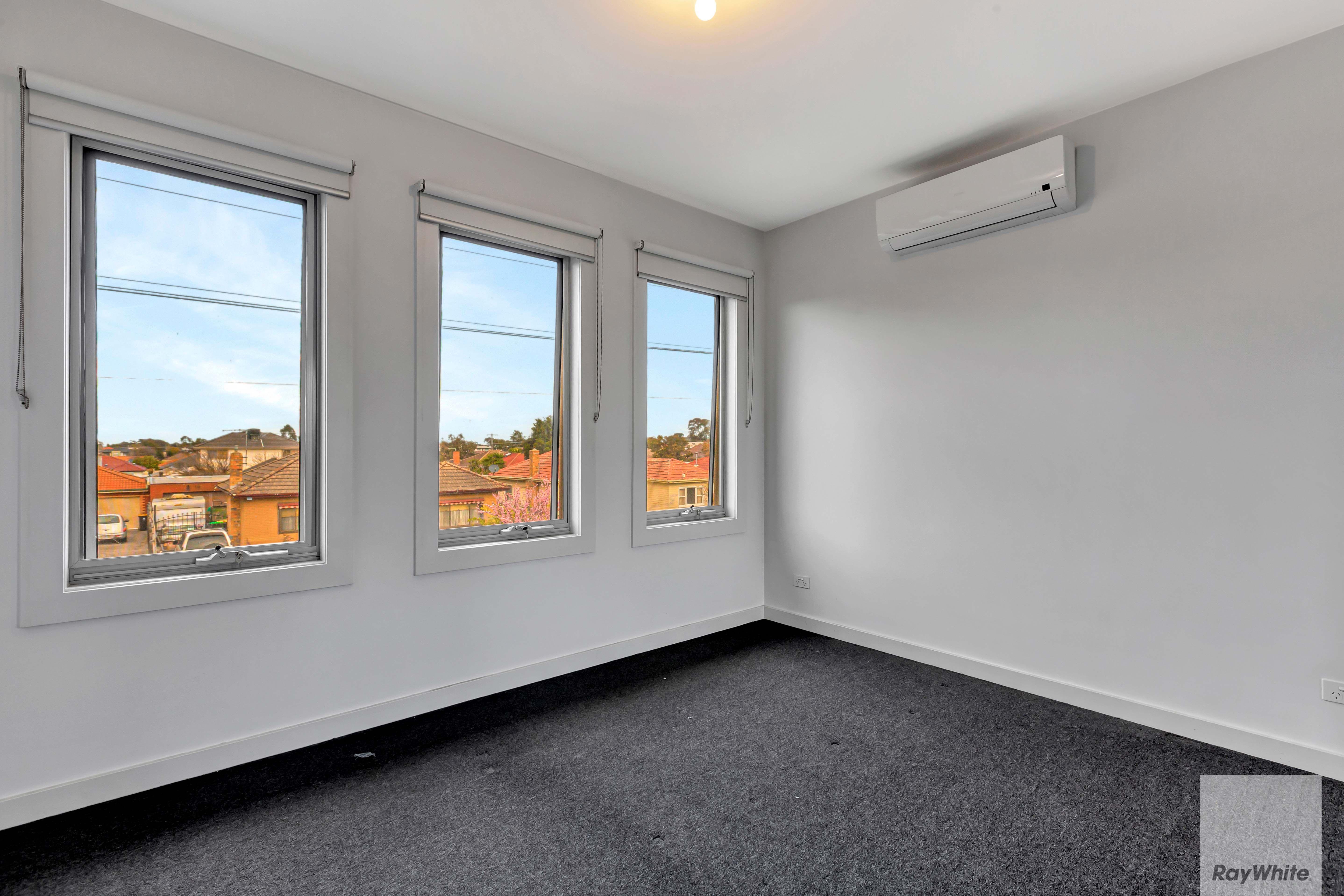 Townhouse for Rent: Hadfield, VIC 3046, VIC, 3046