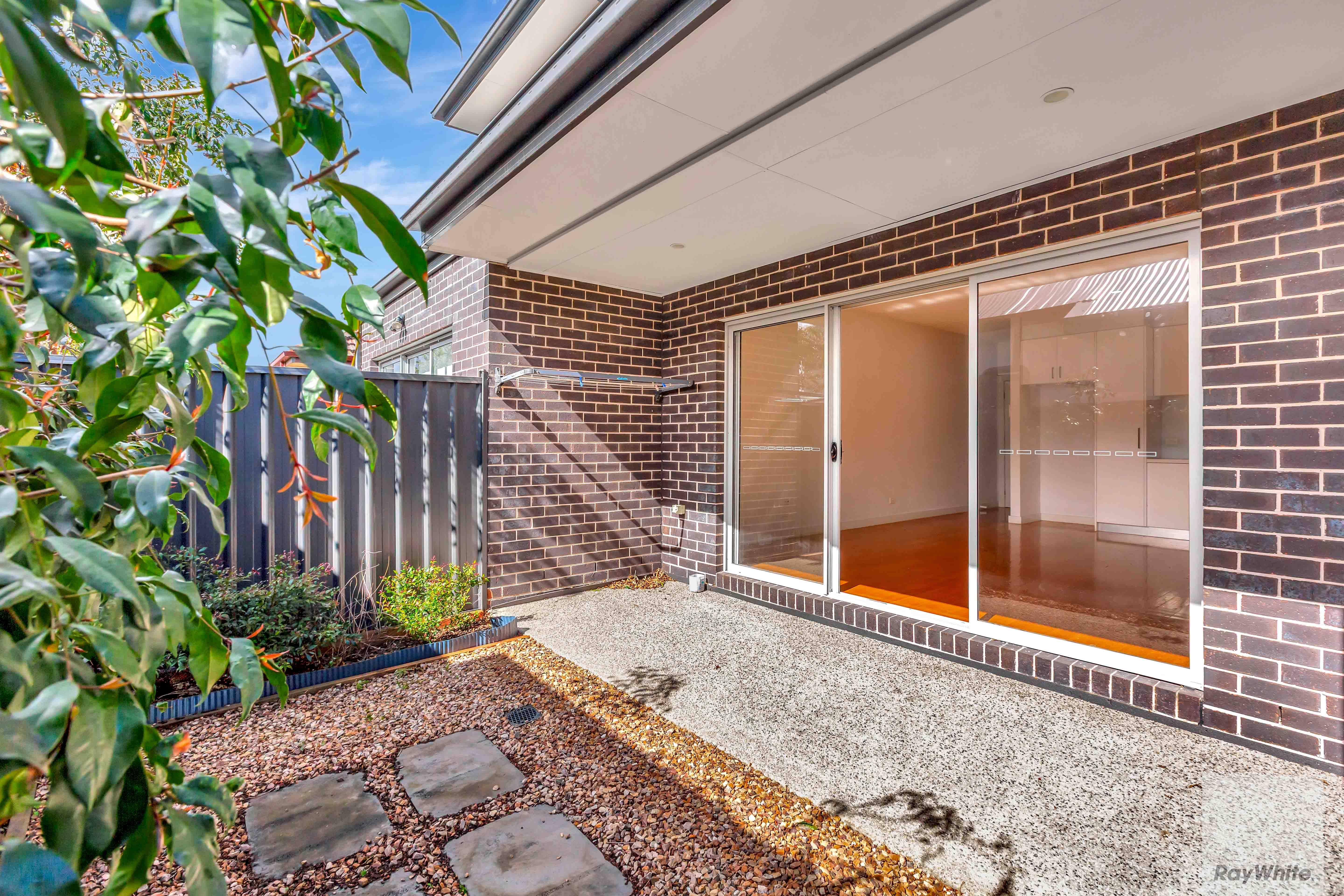Townhouse for Rent: Hadfield, VIC 3046, VIC, 3046