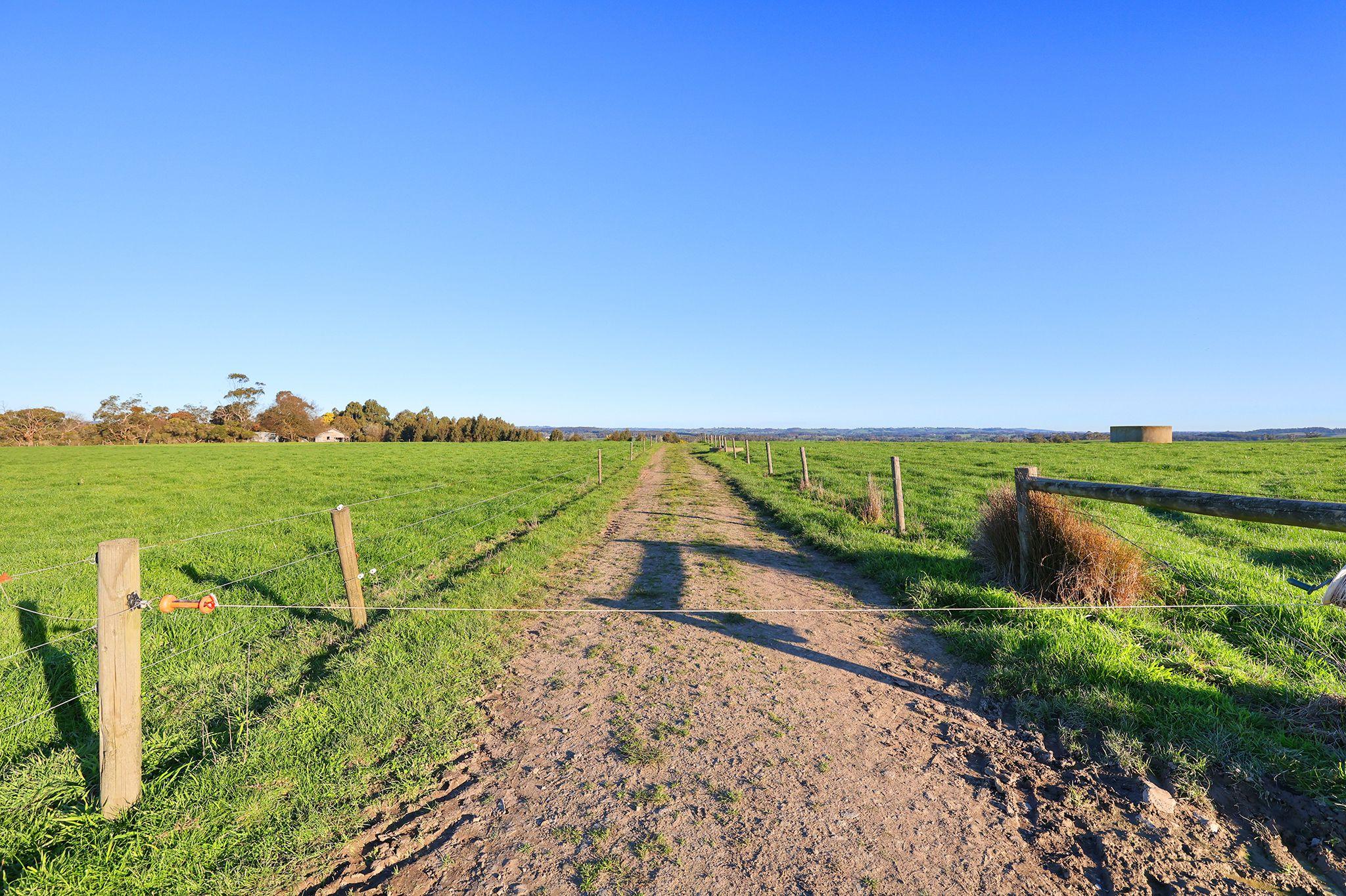 PICTURESQUE ACREAGE, CHARACTER HOMESTEAD