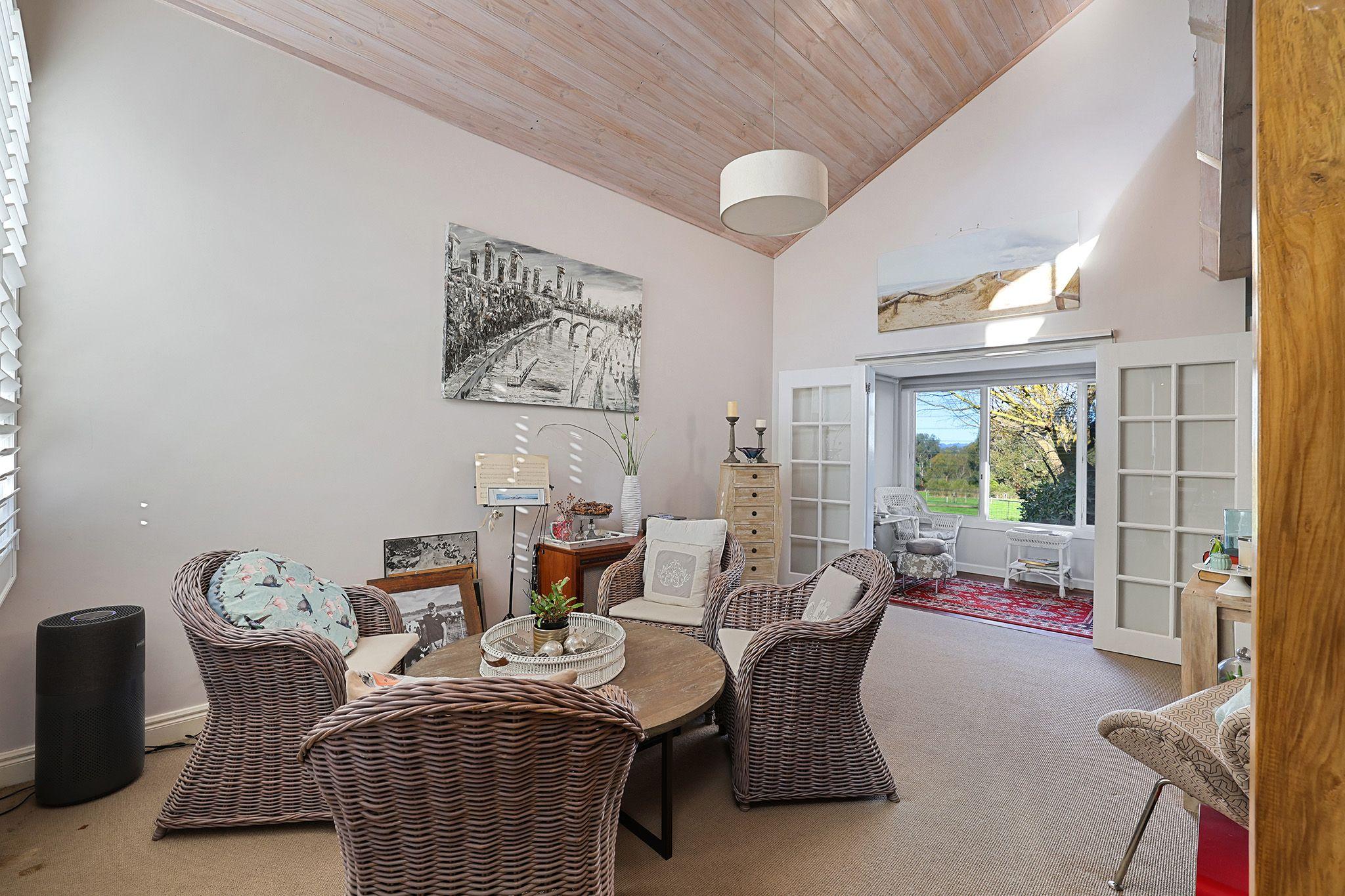 PICTURESQUE ACREAGE, CHARACTER HOMESTEAD