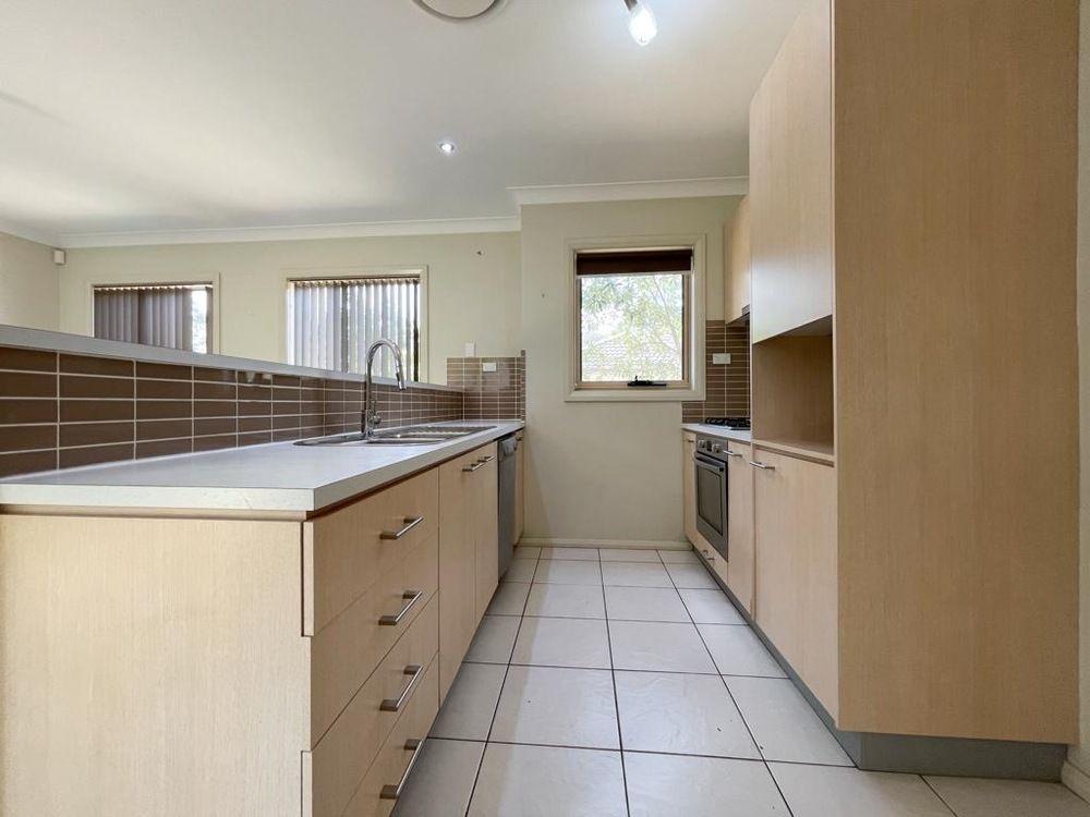 House for Rent: Glenfield, NSW 2167, NSW, 2167