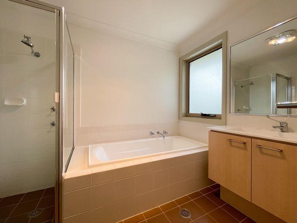 House for Rent: Glenfield, NSW 2167, NSW, 2167