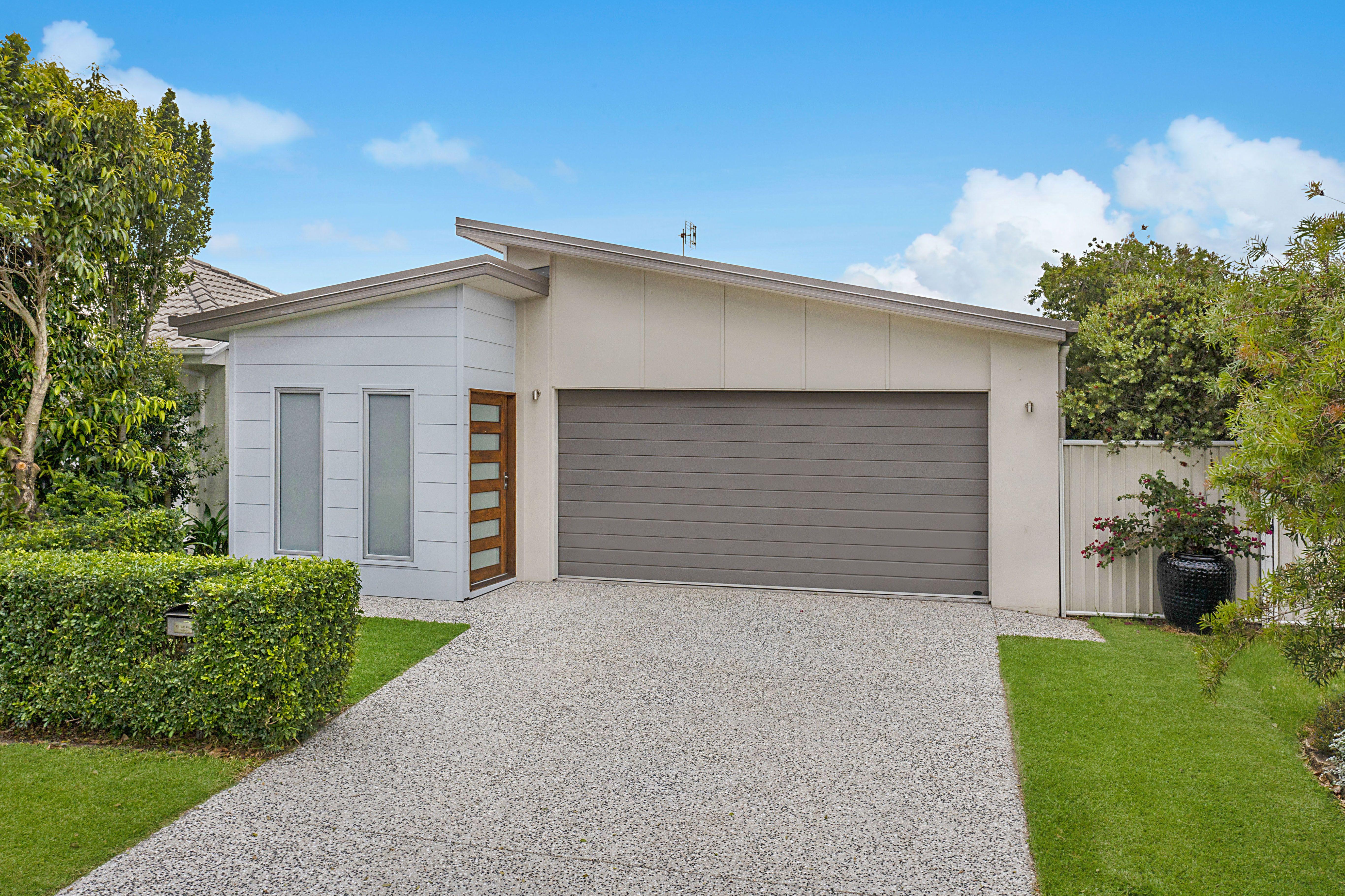 Prop-GPT: House: QLD Caloundra West, QLD 4551 Home For Rent