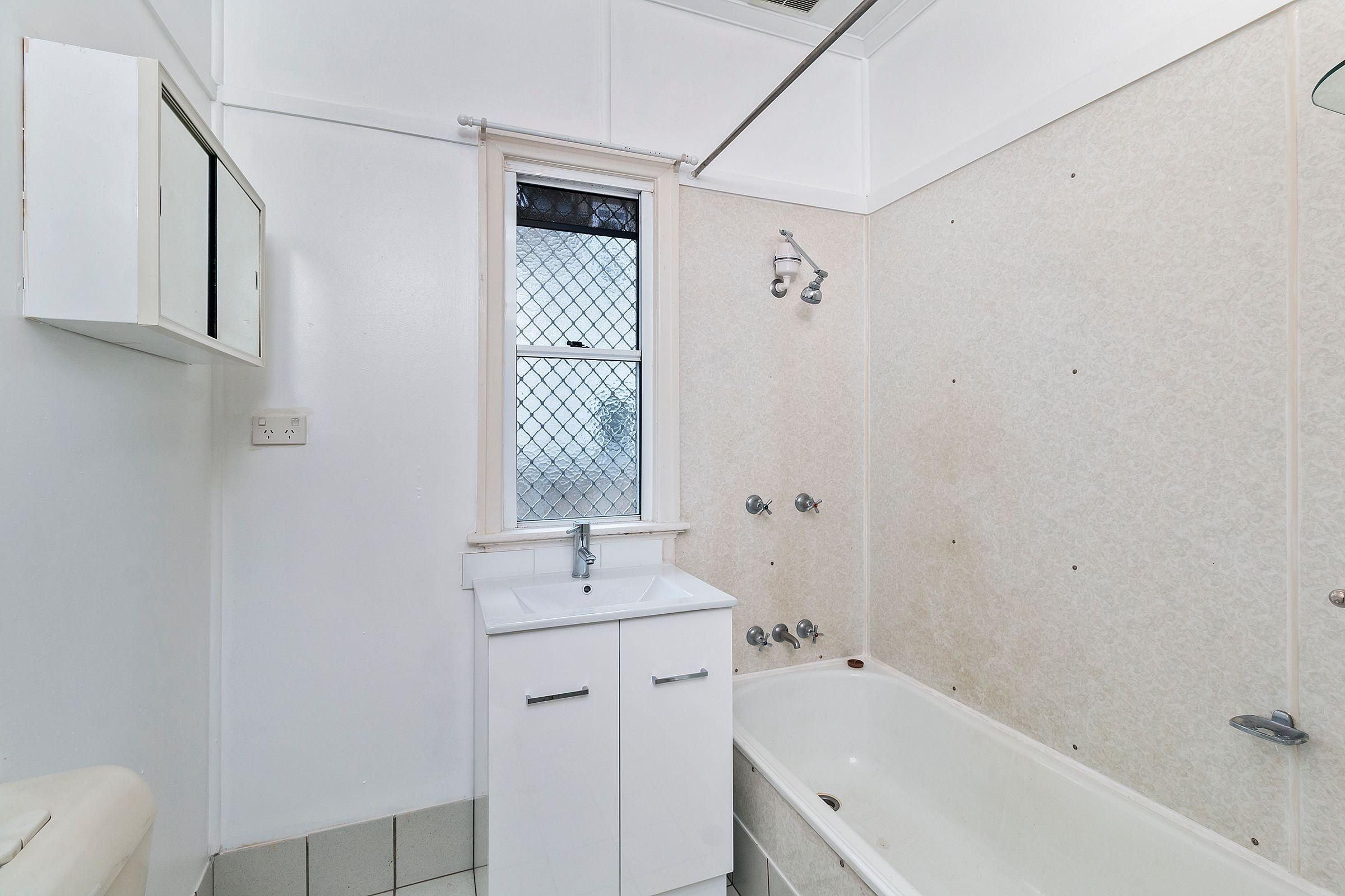 Large family home in sought-after location Stafford!