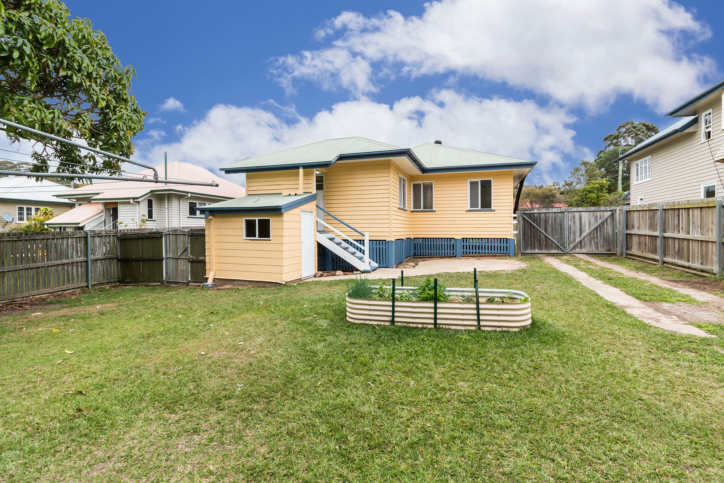 Large family home in sought-after location Stafford!