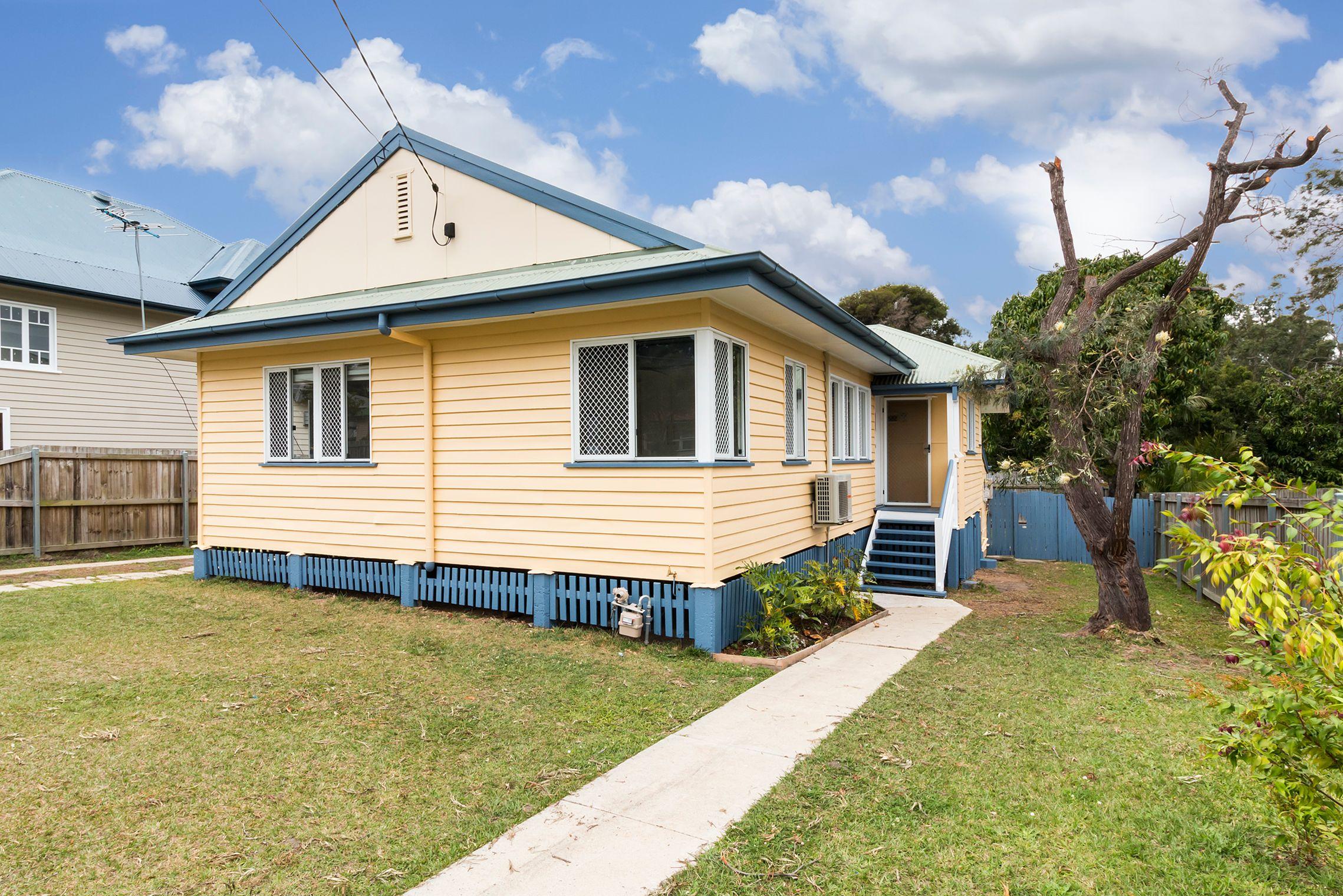 Large family home in sought-after location Stafford!