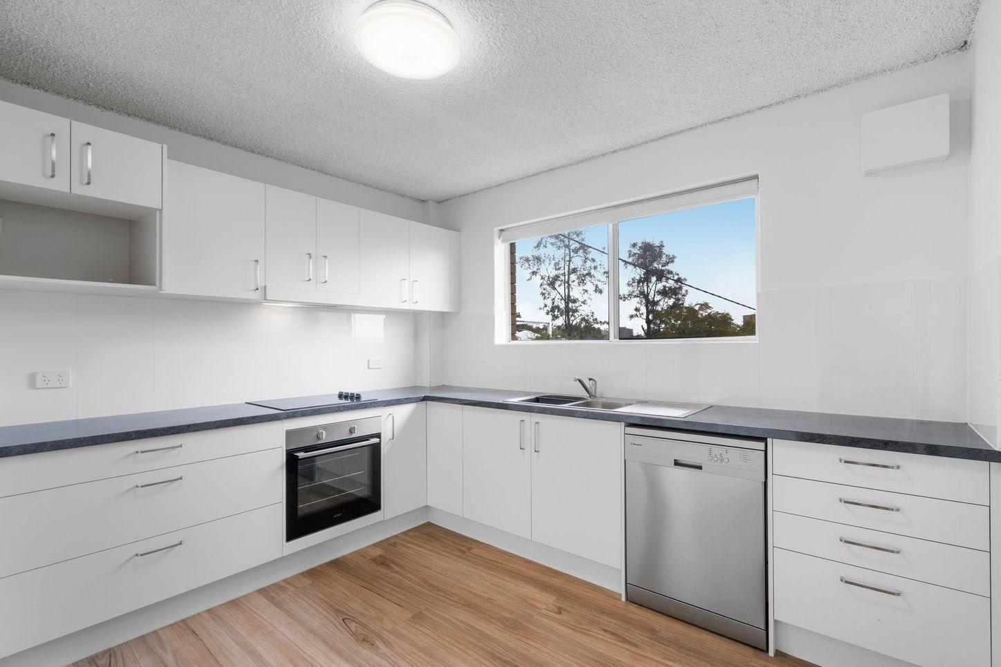 Prop-GPT: Property: QLD St Lucia, QLD 4067 Queensland 4067