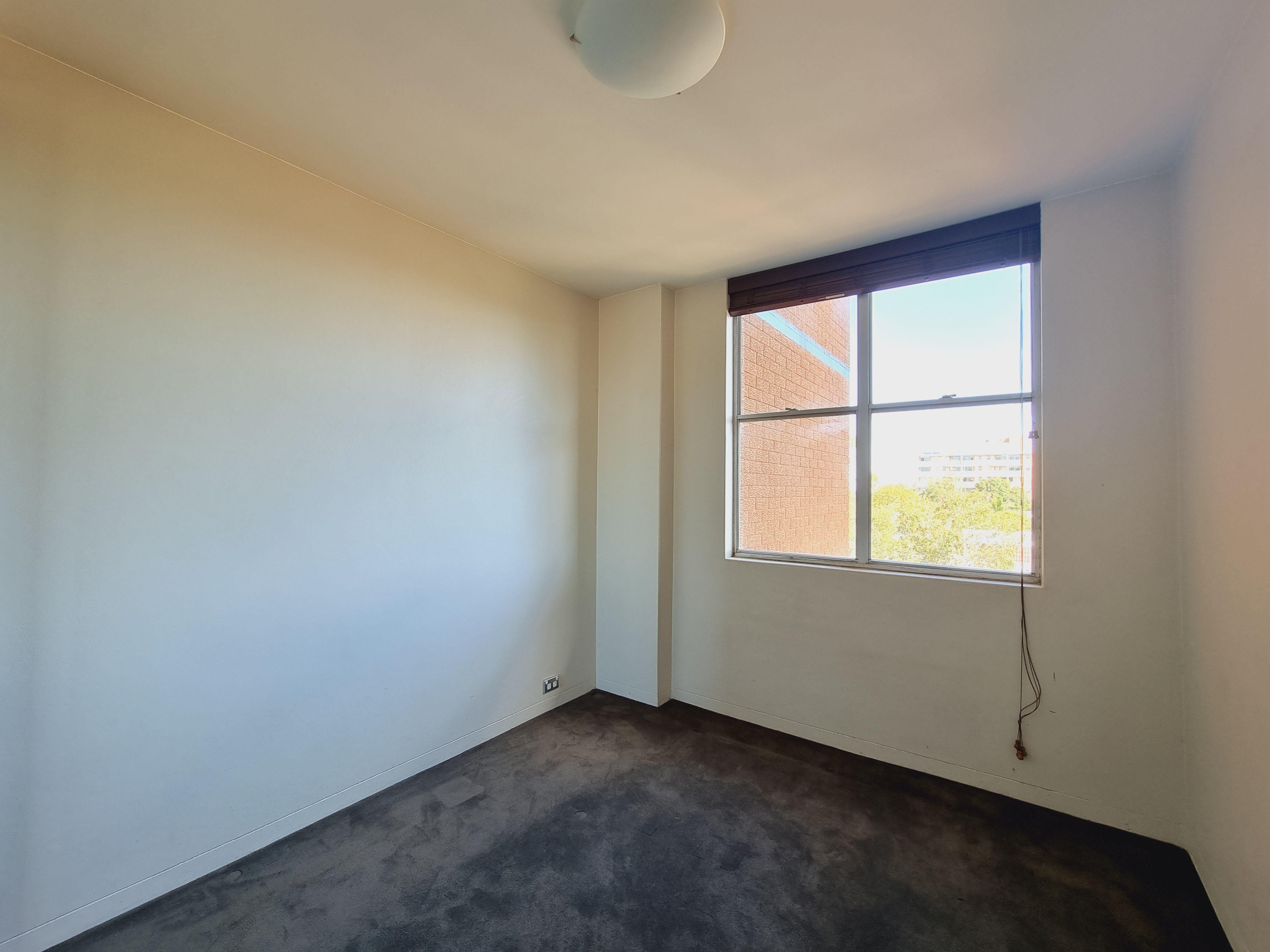 WELL-APPOINTED 1-BEDROOM APARTMENT