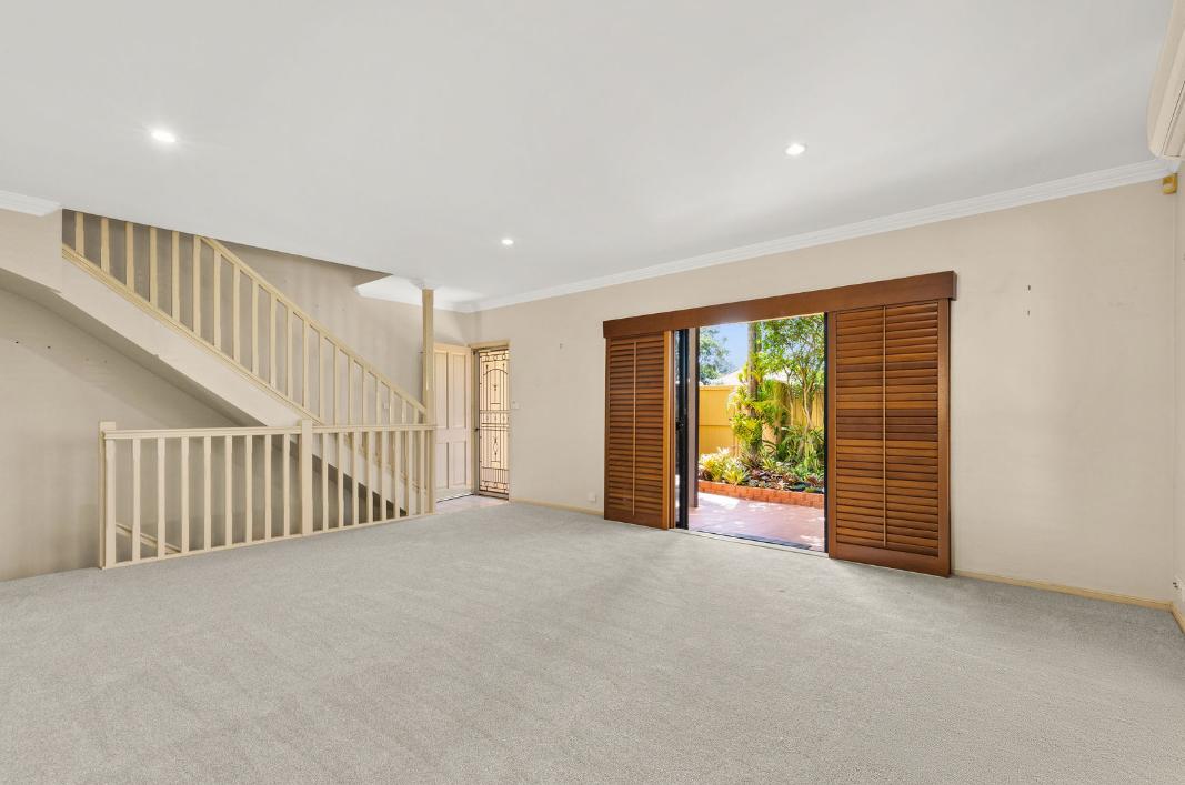 SPACIOUS & STYLISH TOWNHOUSE IN PRIME INNER-CITY LOCATION