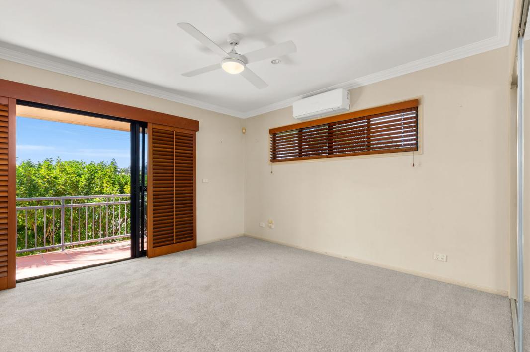 SPACIOUS & STYLISH TOWNHOUSE IN PRIME INNER-CITY LOCATION