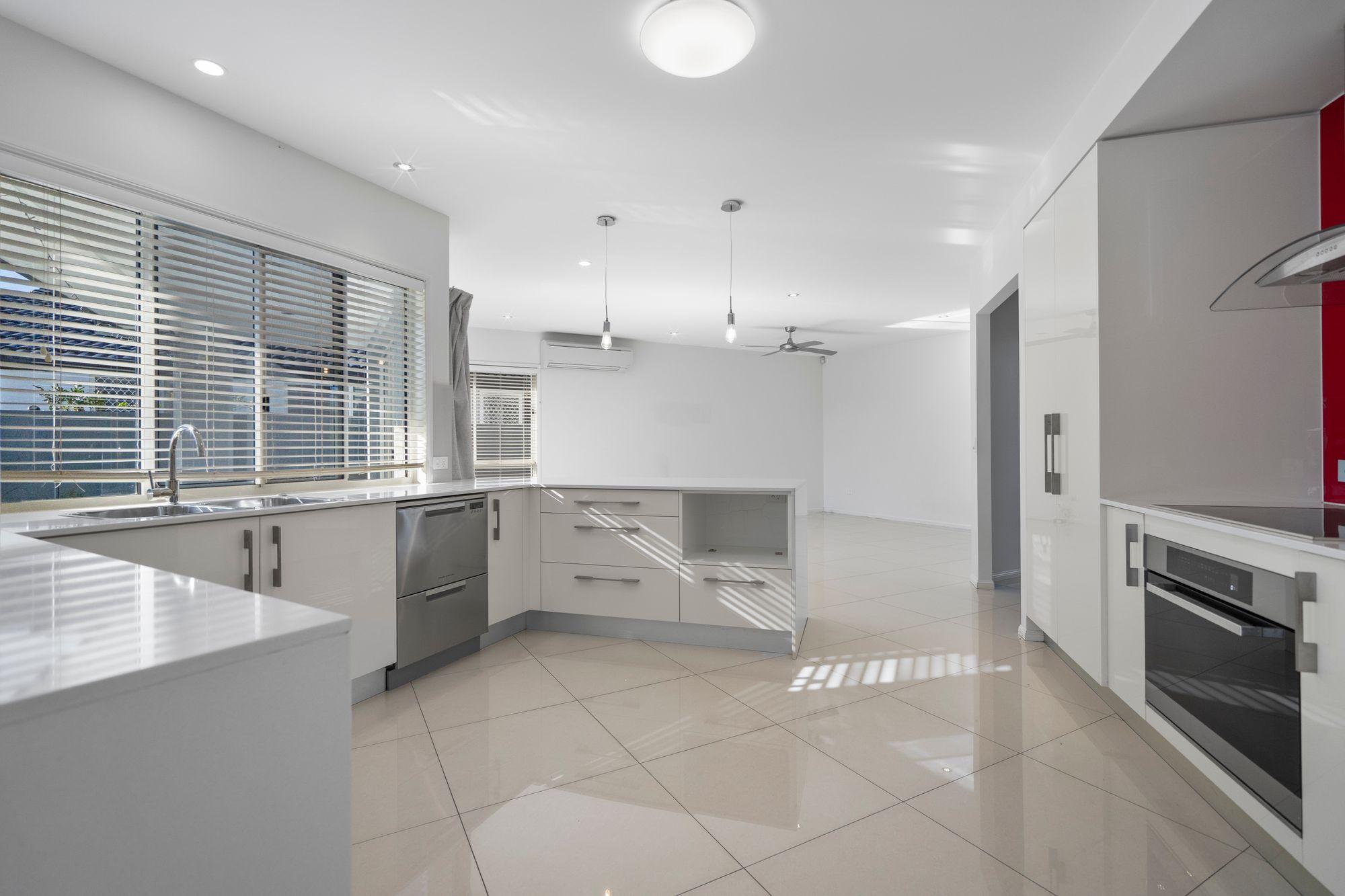 Prop-GPT: House: QLD Runaway Bay, QLD 4216 Home For Rent