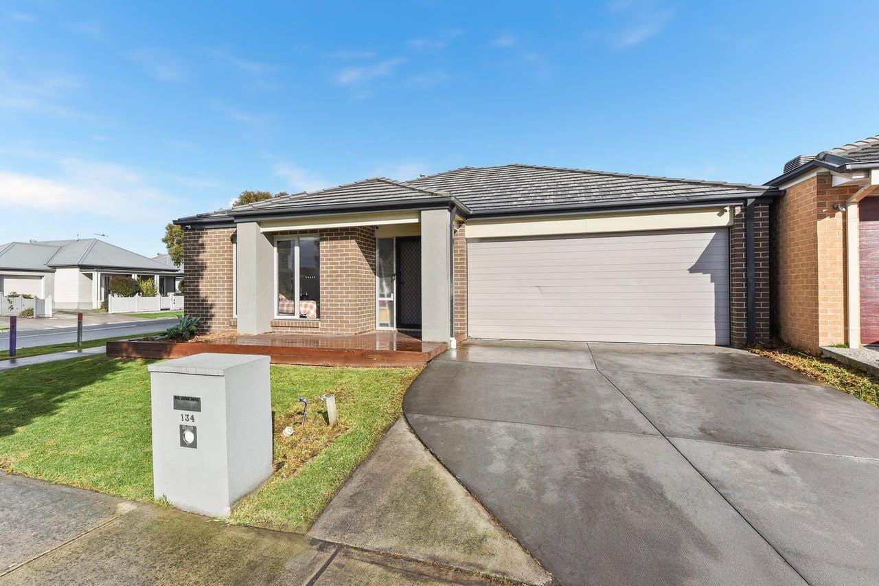 Prop-GPT: House: VIC Cranbourne East, VIC 3977 Home For Rent