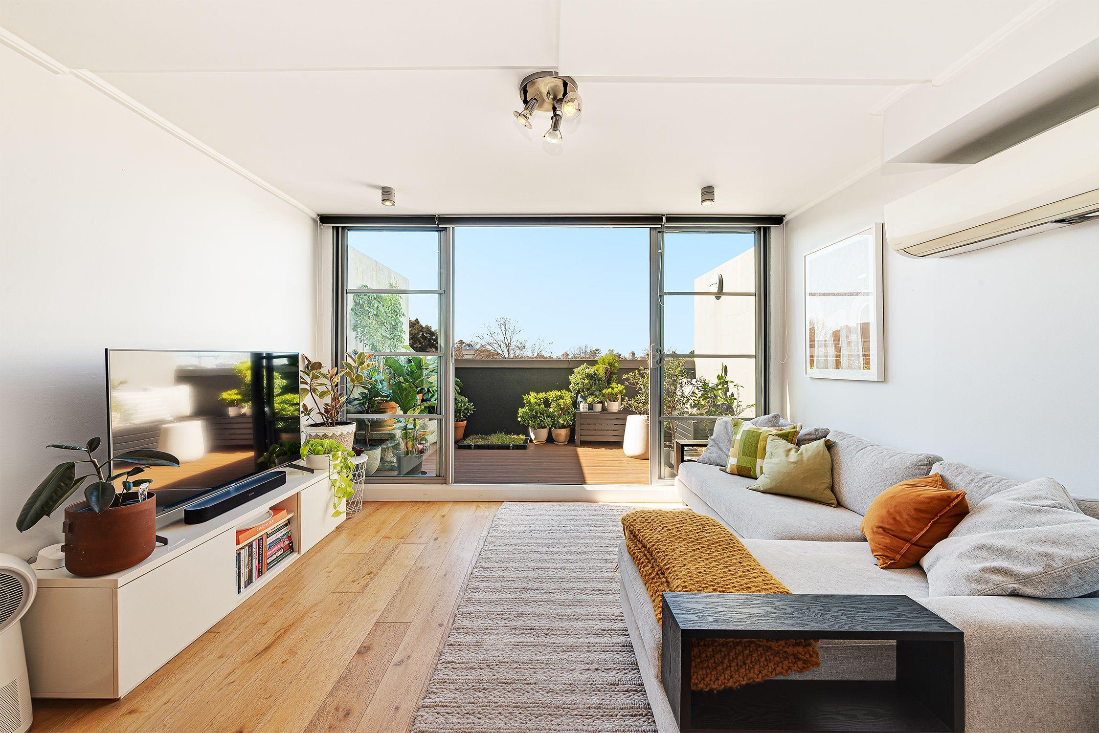 Chic Apartment with Stunning Private Balcony