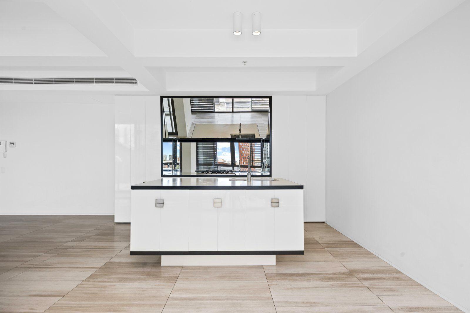 Luxurious Apartment with Three bedrooms in Prime CBD Location