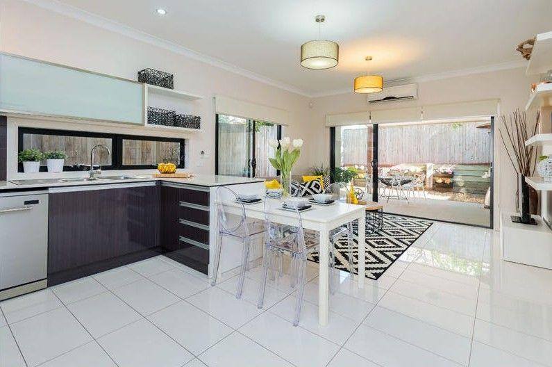 Modern 3-Bedroom Retreat in Annerley