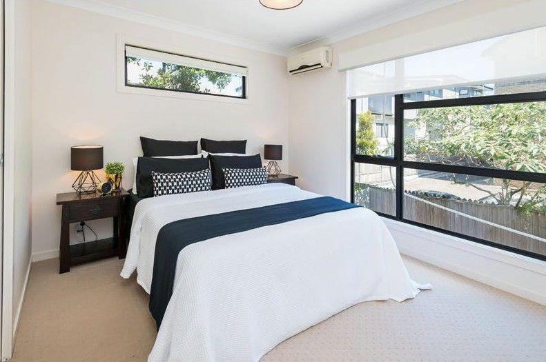 Modern 3-Bedroom Retreat in Annerley
