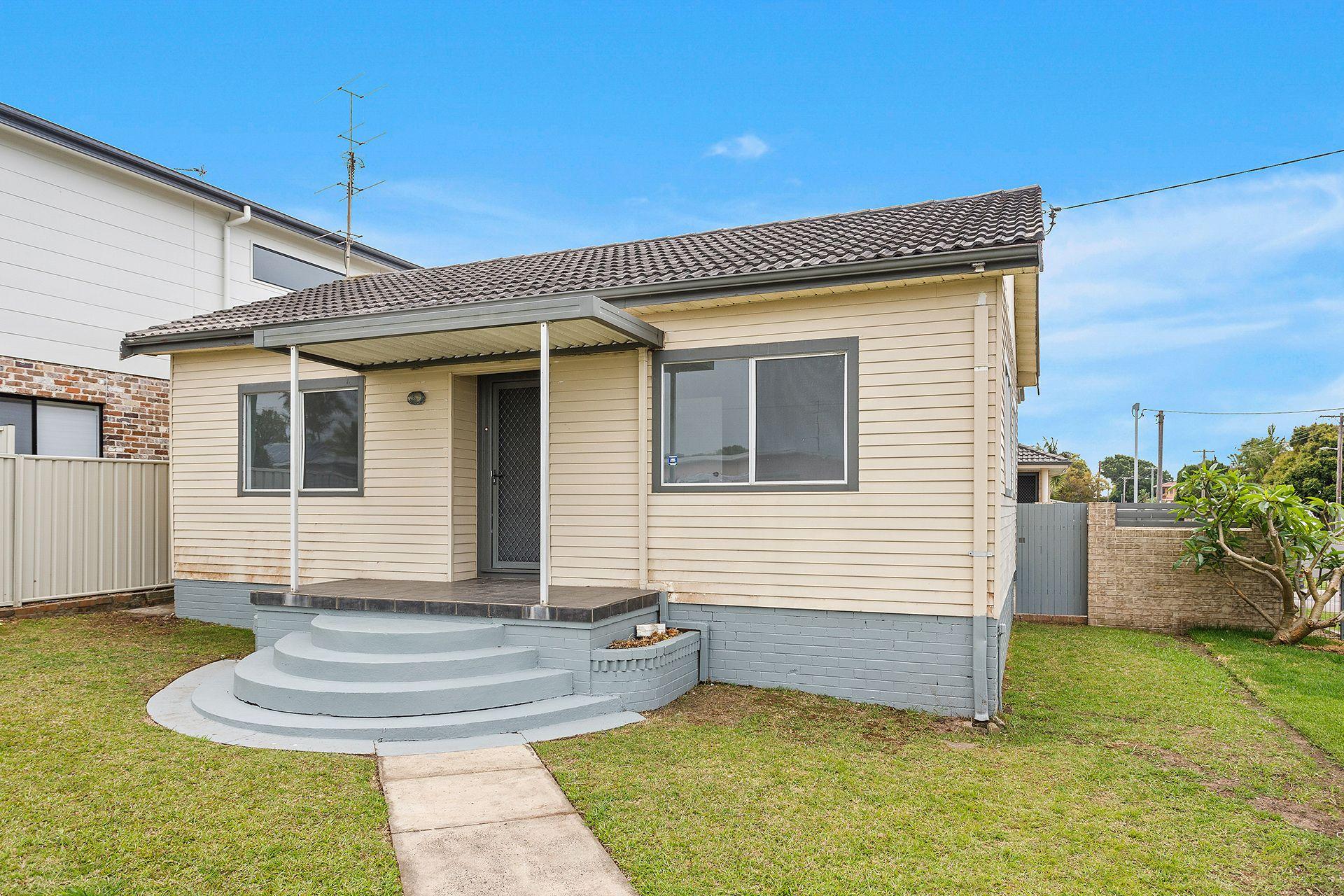 Prop-GPT: House: NSW Barrack Heights, NSW 2528 Home For Rent