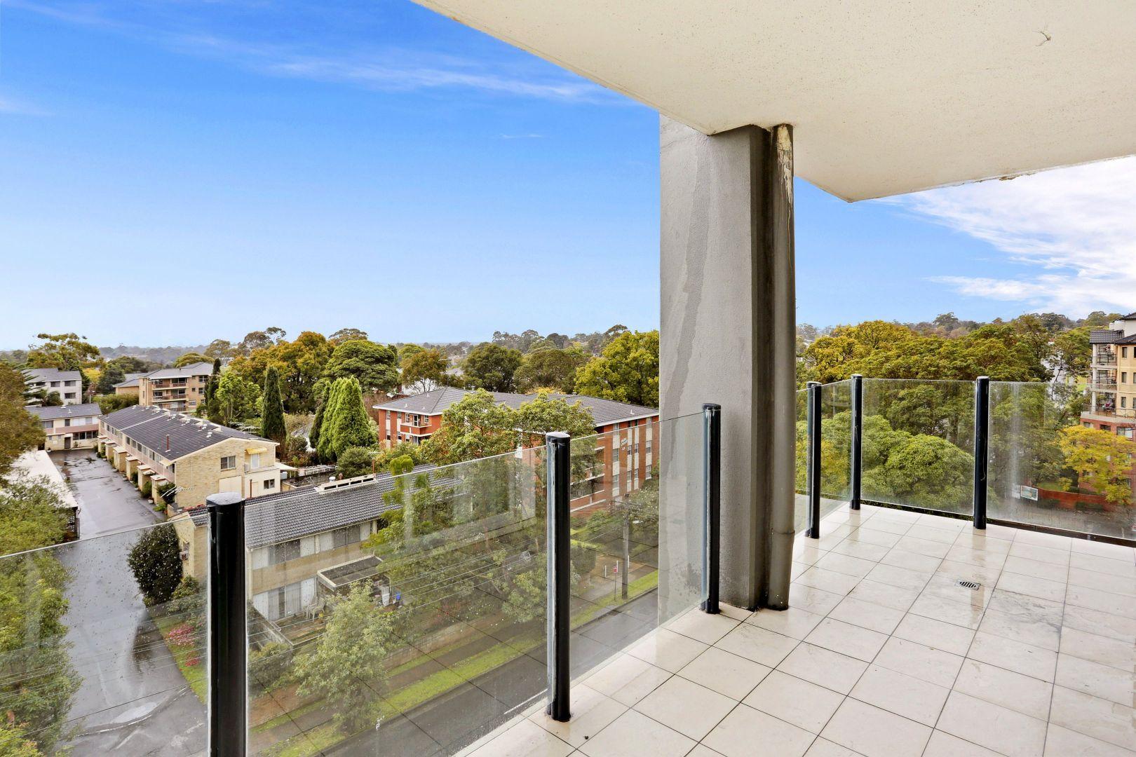 Modern Apartment Living with Stunning Views - Prime Location in Waitara/Hornsby