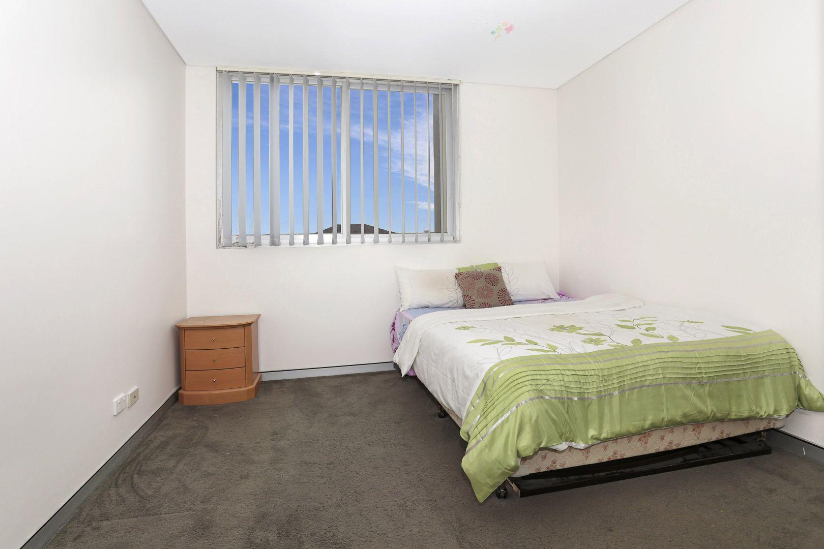 Modern Apartment Living with Stunning Views - Prime Location in Waitara/Hornsby