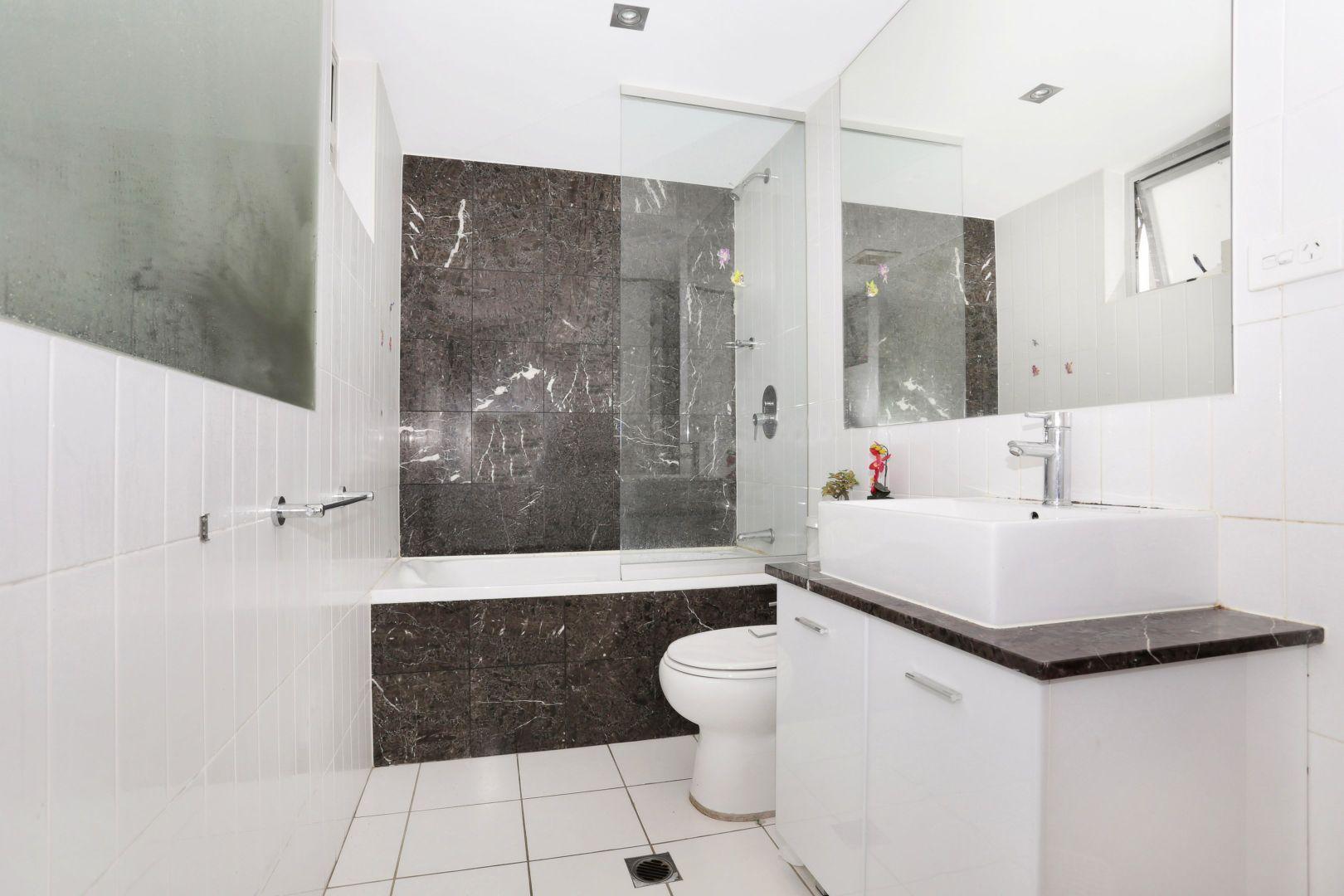 Modern Apartment Living with Stunning Views - Prime Location in Waitara/Hornsby
