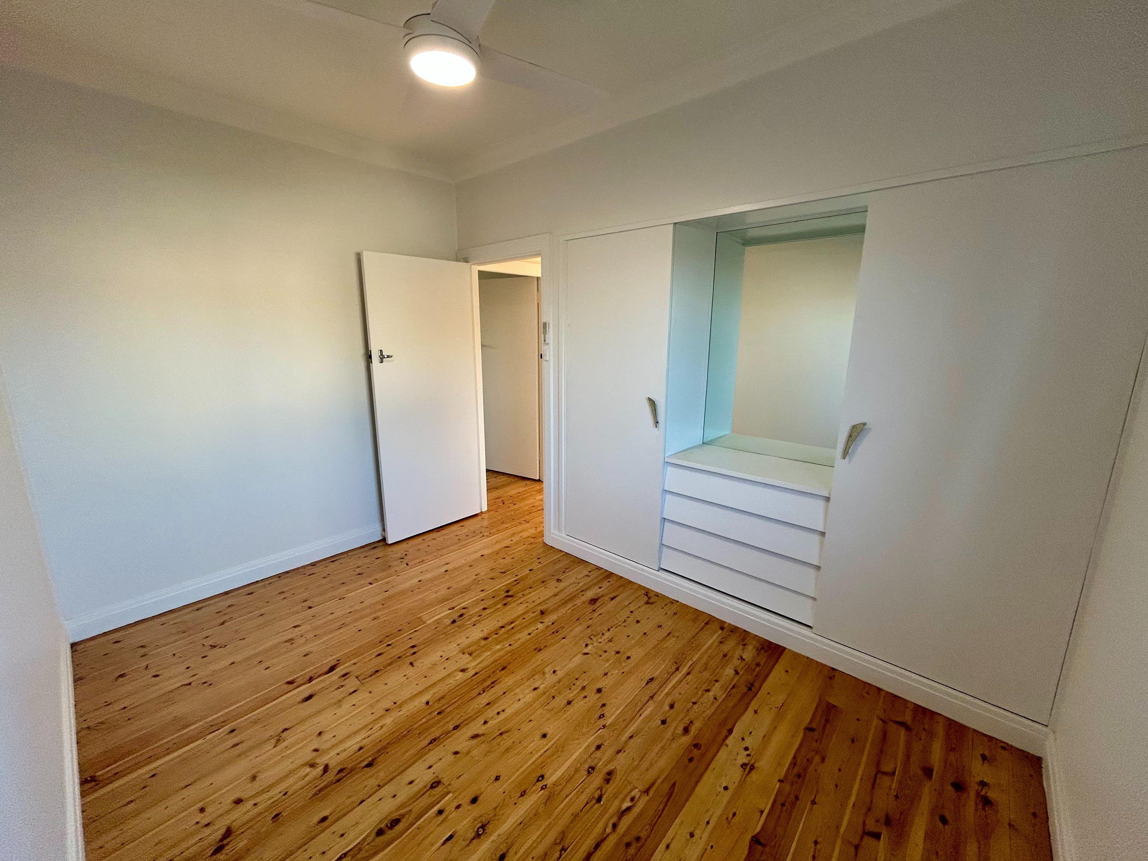 Tidy 3 Bedroom 1 Bathroom Cottage - Polished Floorboards - Great Yard Space