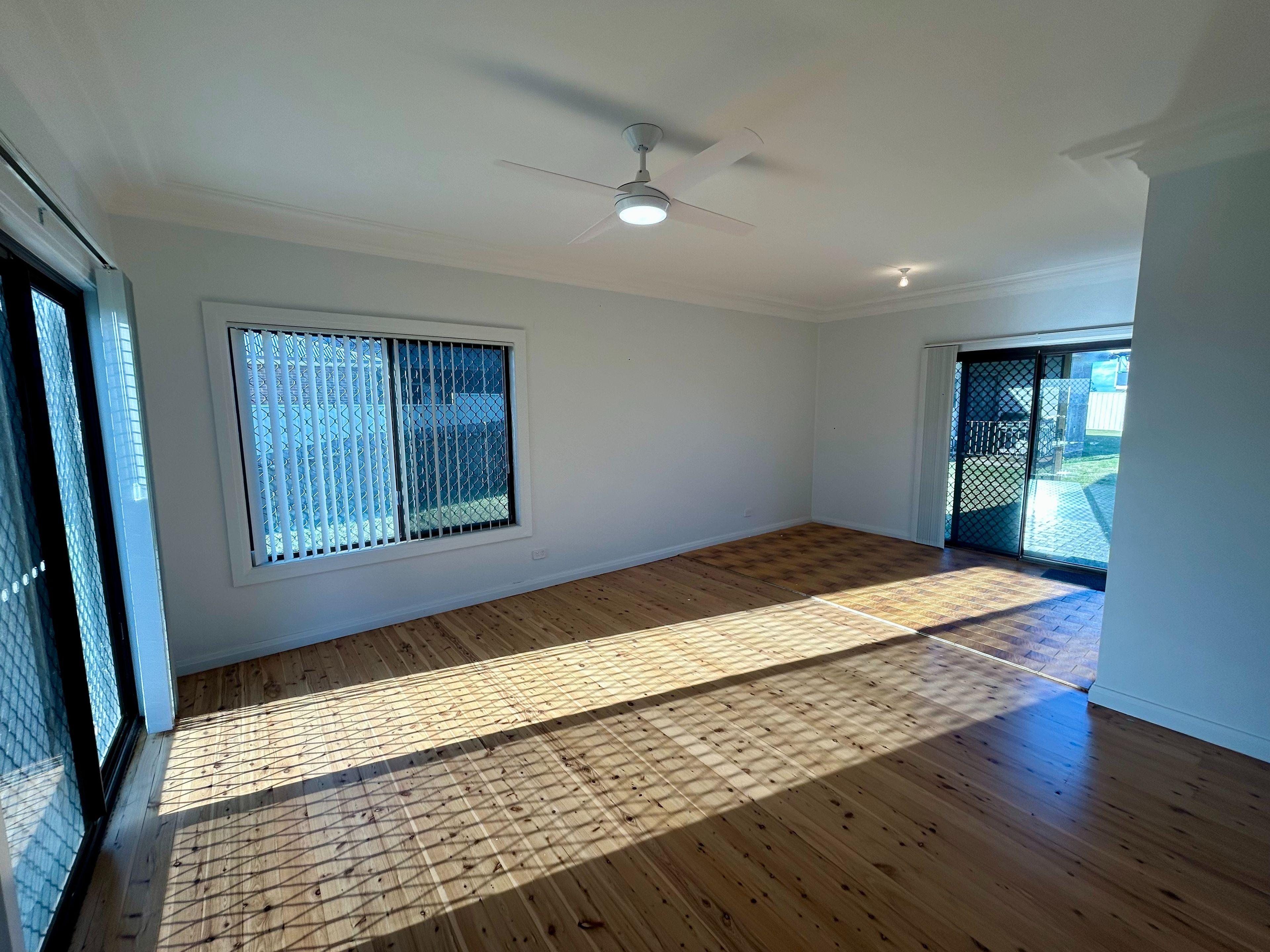 Tidy 3 Bedroom 1 Bathroom Cottage - Polished Floorboards - Great Yard Space