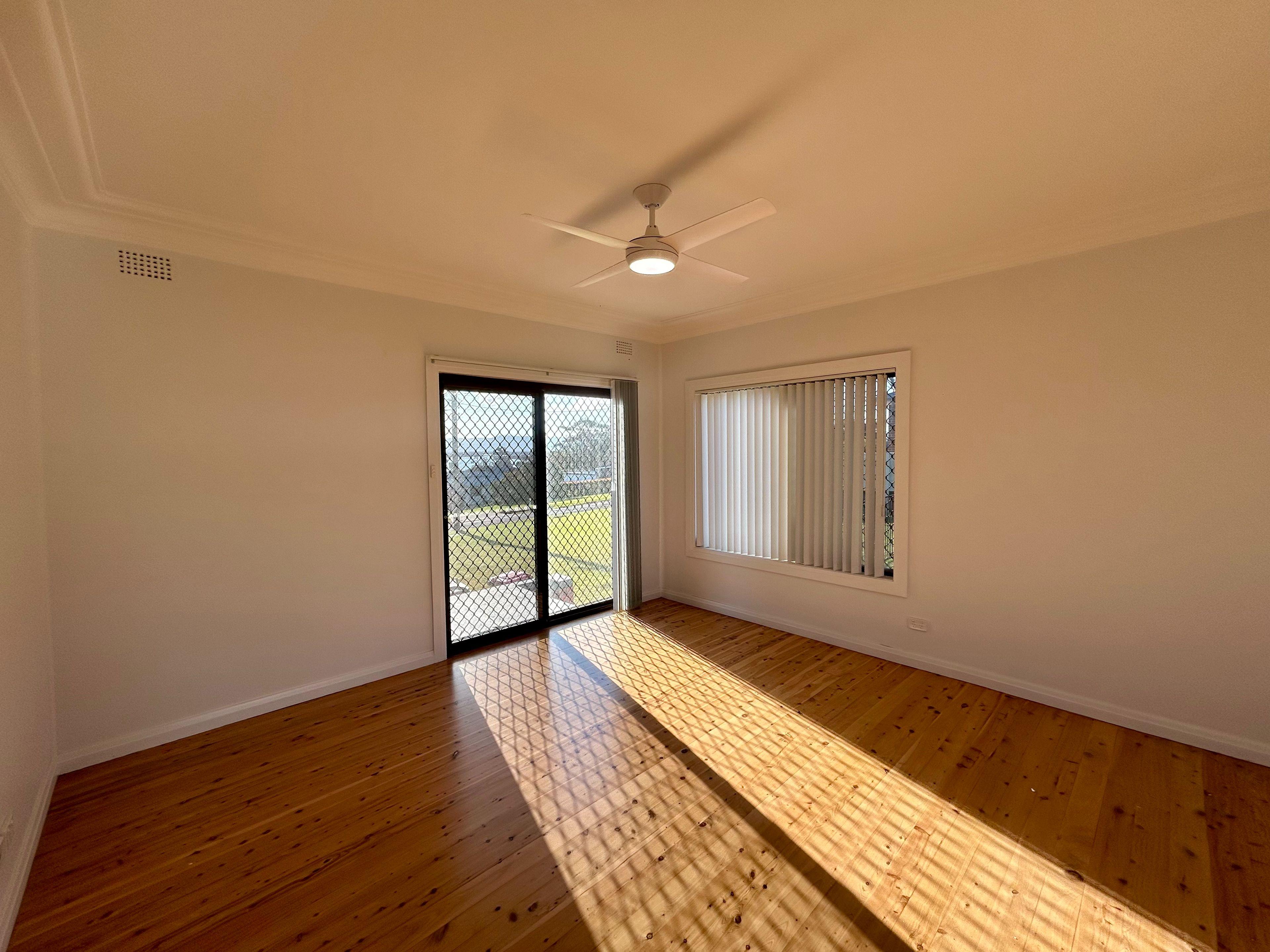 Tidy 3 Bedroom 1 Bathroom Cottage - Polished Floorboards - Great Yard Space