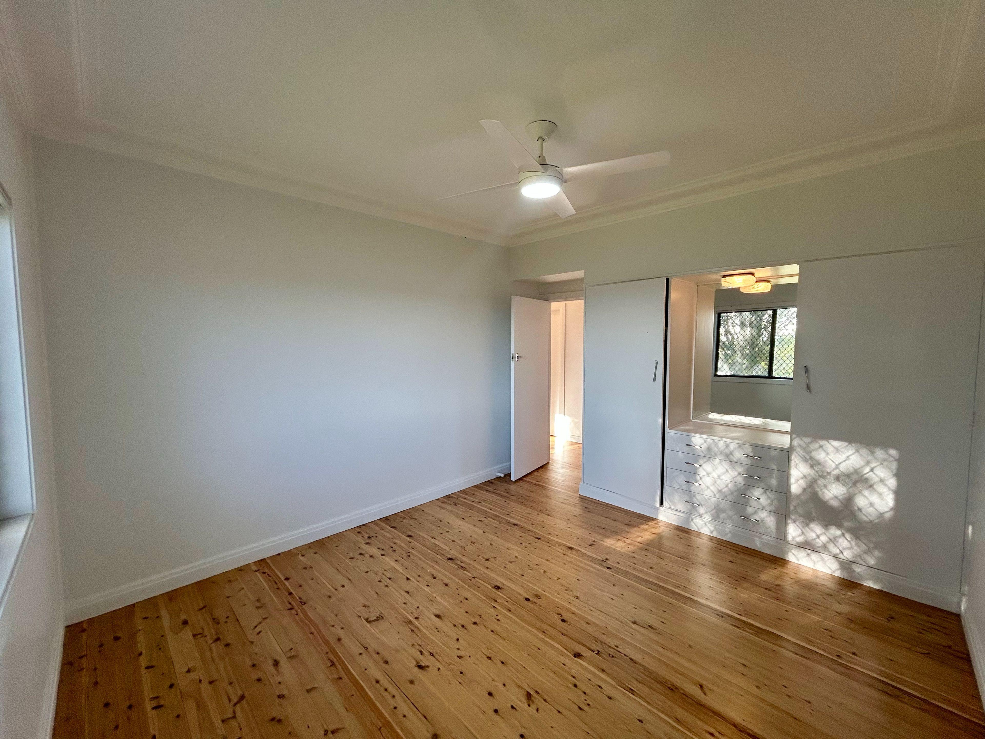 Tidy 3 Bedroom 1 Bathroom Cottage - Polished Floorboards - Great Yard Space