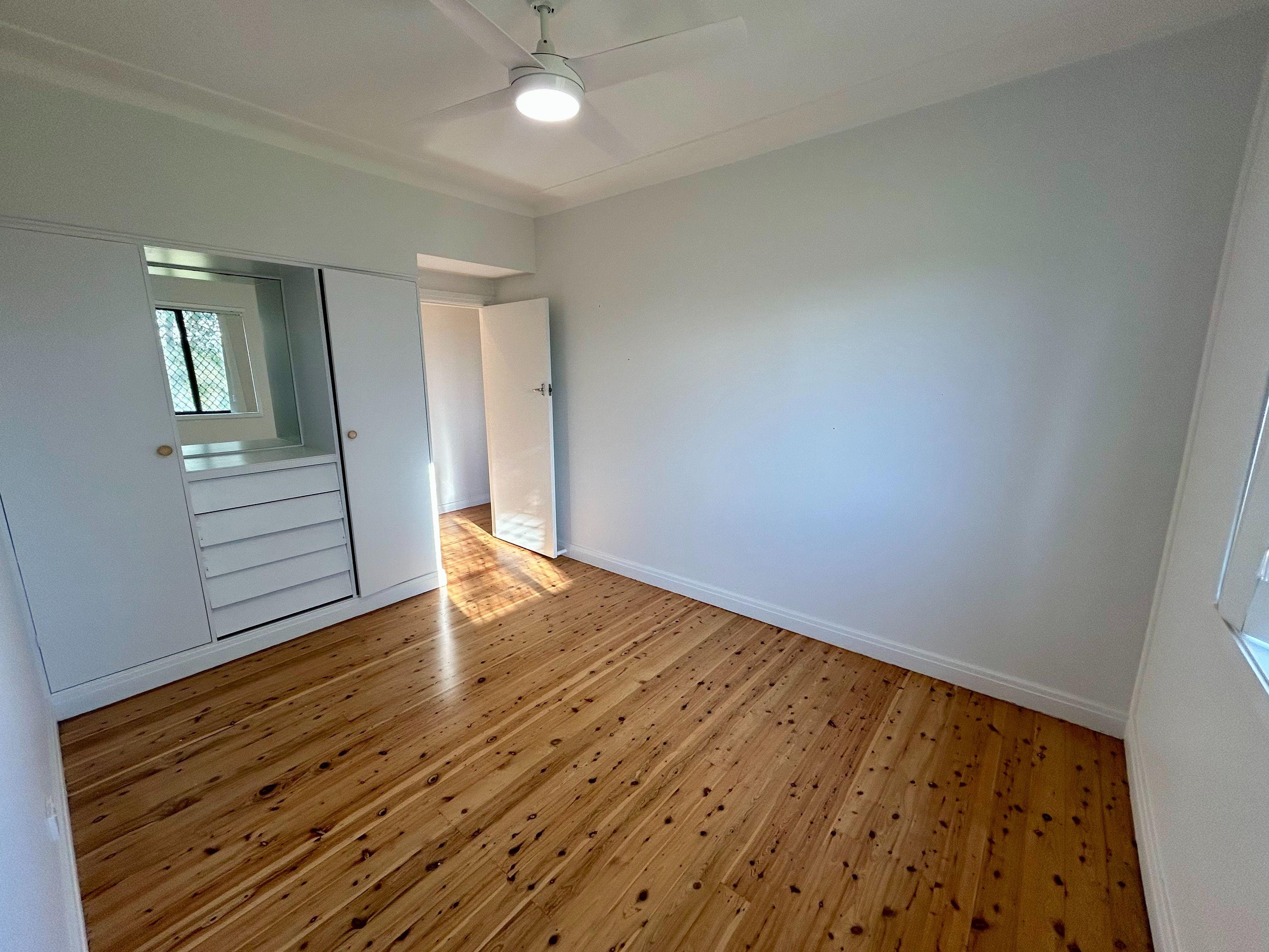 Tidy 3 Bedroom 1 Bathroom Cottage - Polished Floorboards - Great Yard Space