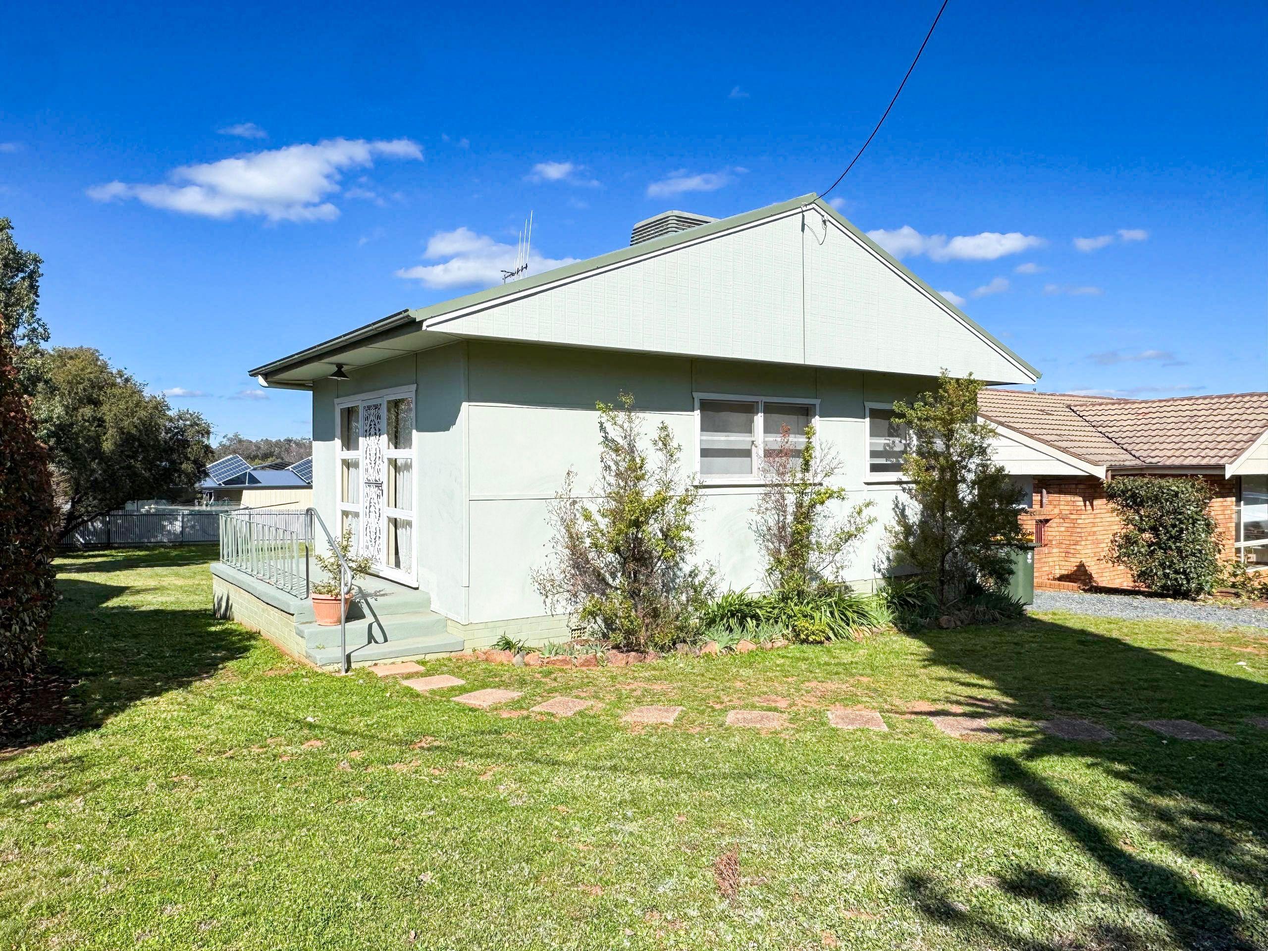 Prop-GPT: House: NSW Parkes, NSW 2870 Home For Rent