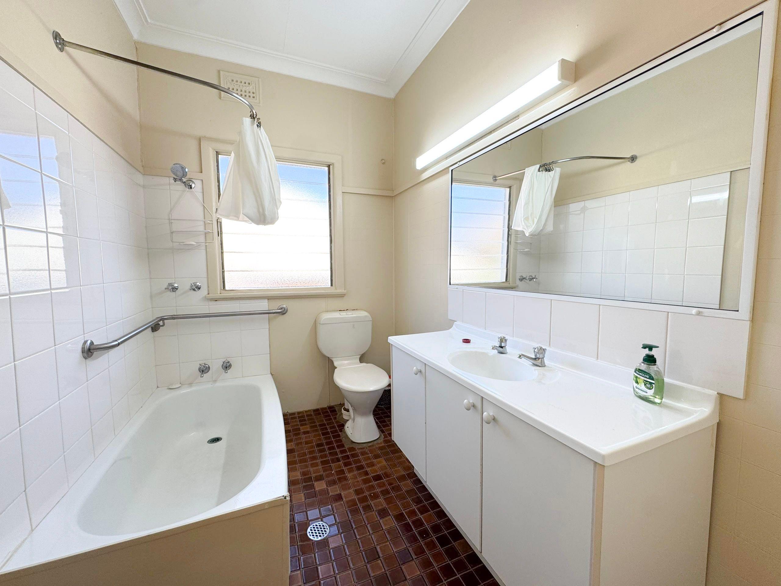 House for Rent: Parkes, NSW 2870, NSW, 2870