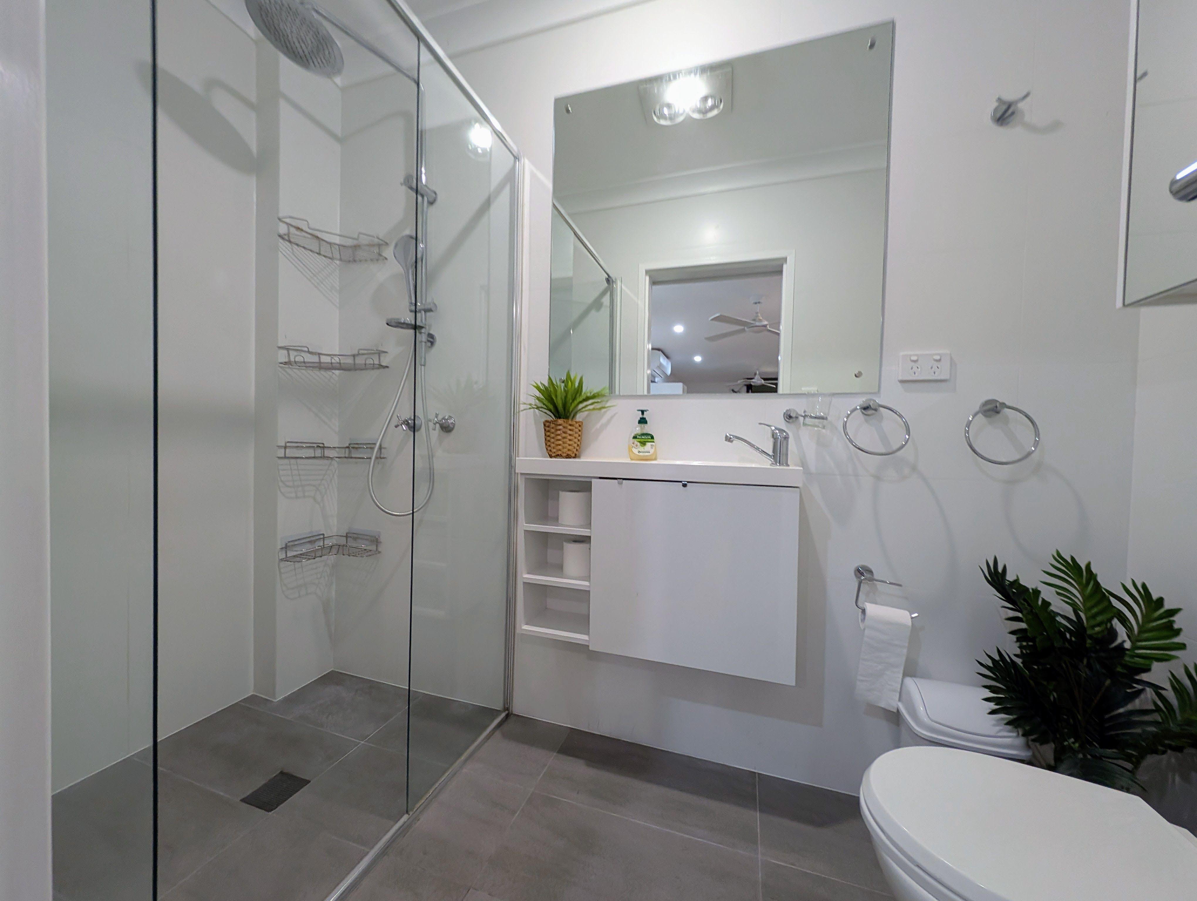 Fully Furnished Home Right a short Walk to Lake MacQuarie