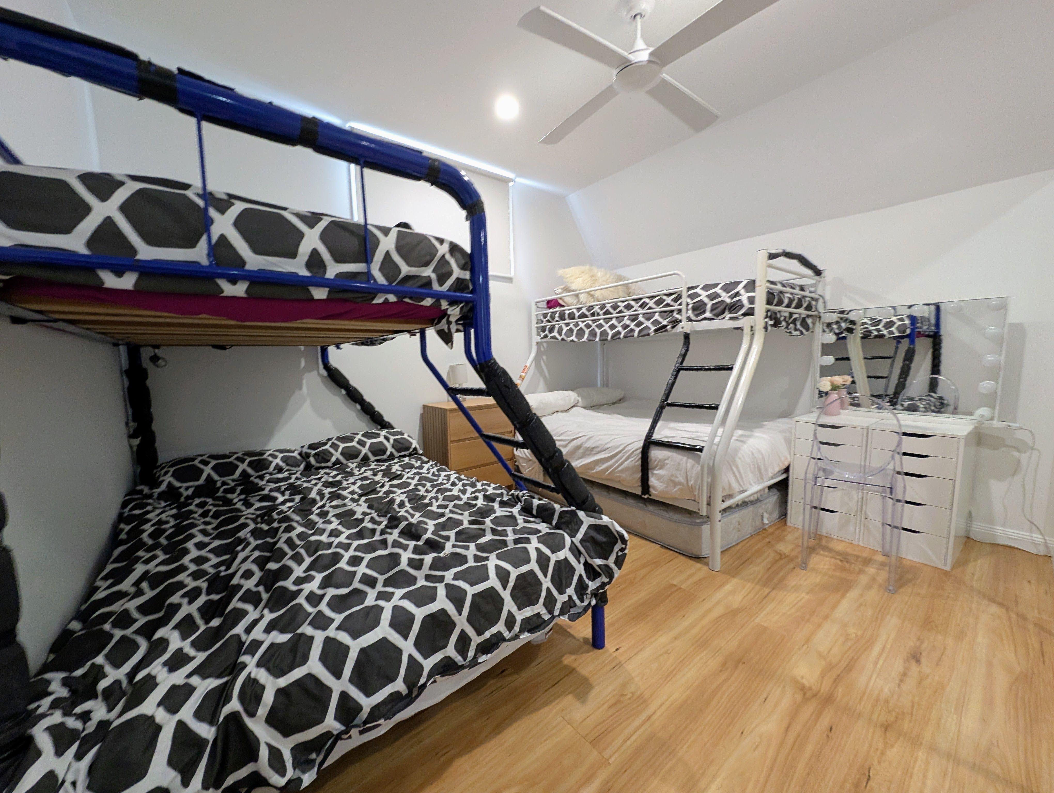 Fully Furnished Home Right a short Walk to Lake MacQuarie