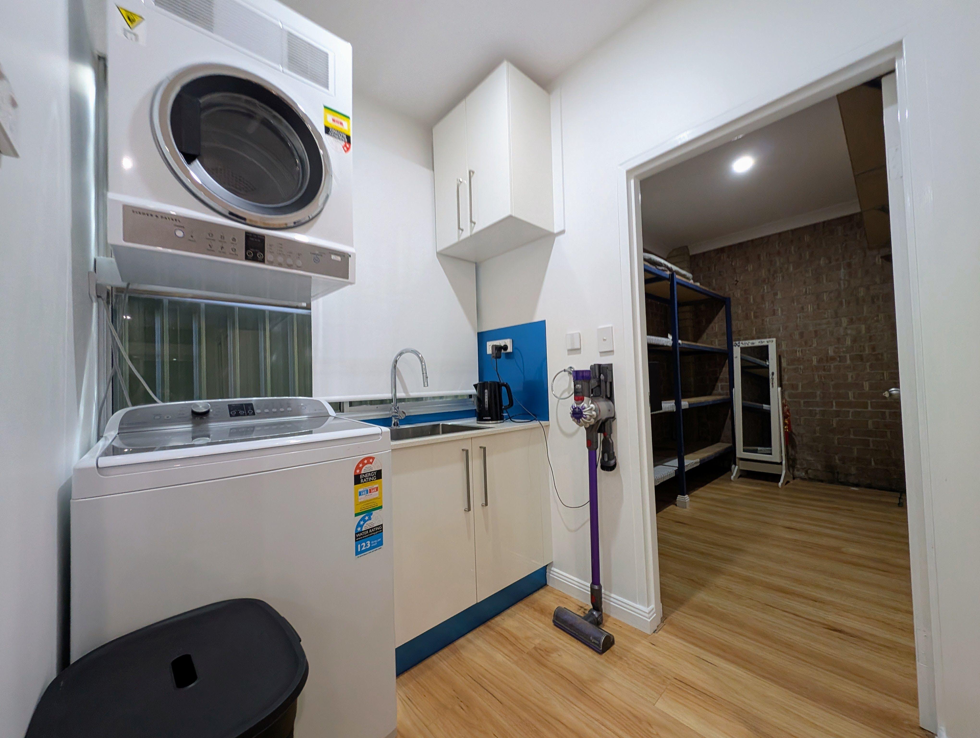 Fully Furnished Home Right a short Walk to Lake MacQuarie