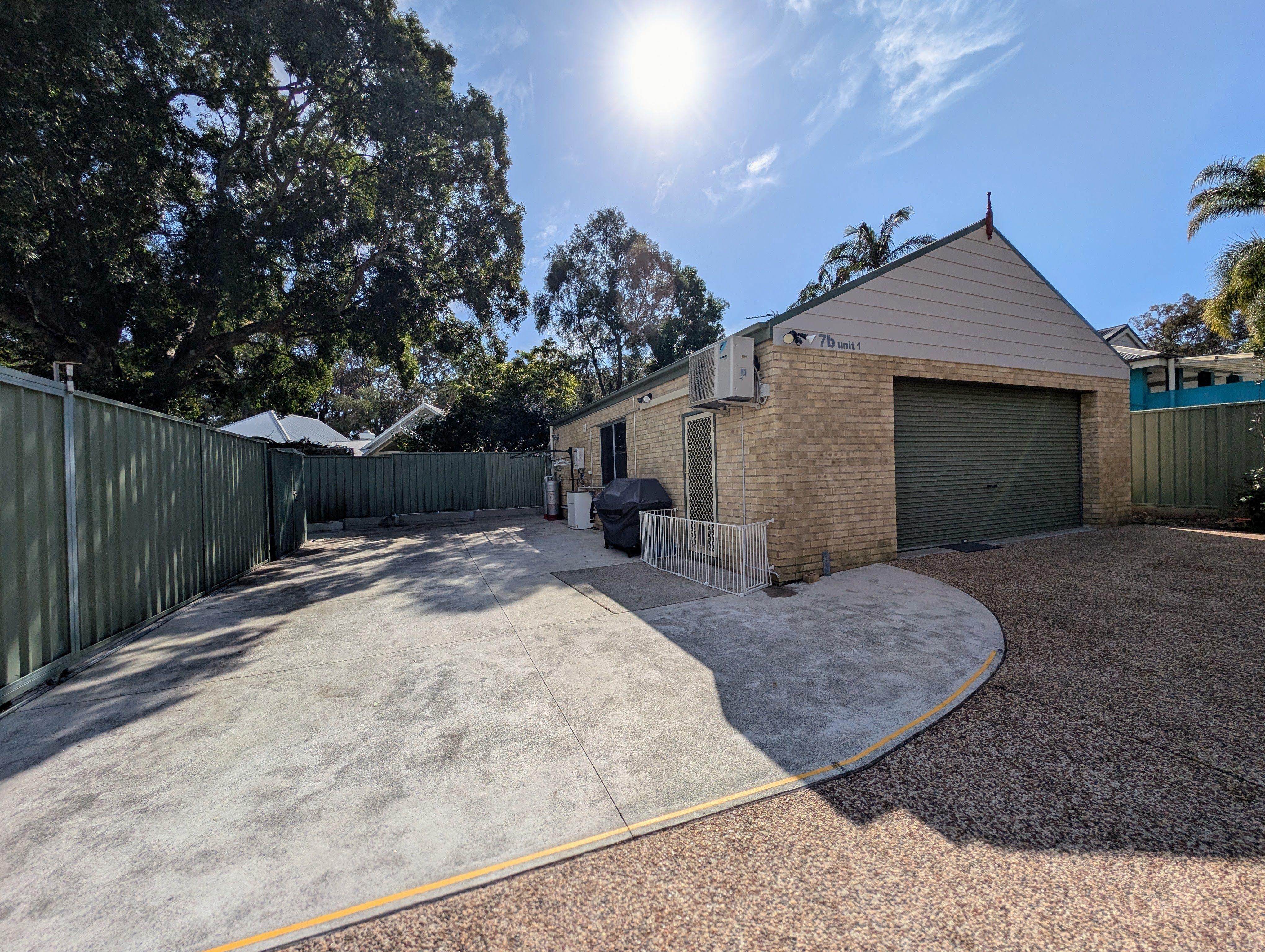 Fully Furnished Home Right a short Walk to Lake MacQuarie