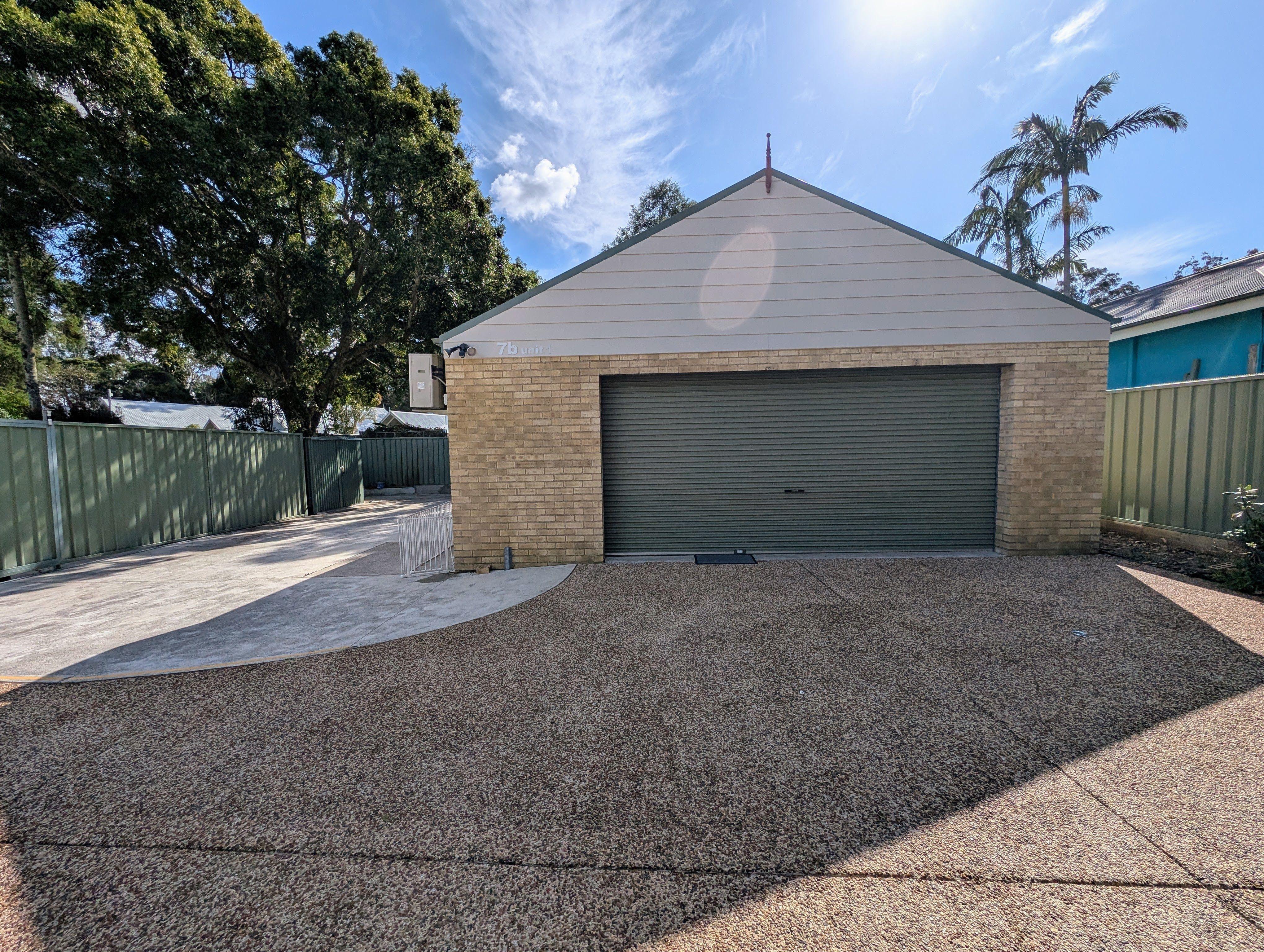 Fully Furnished Home Right a short Walk to Lake MacQuarie