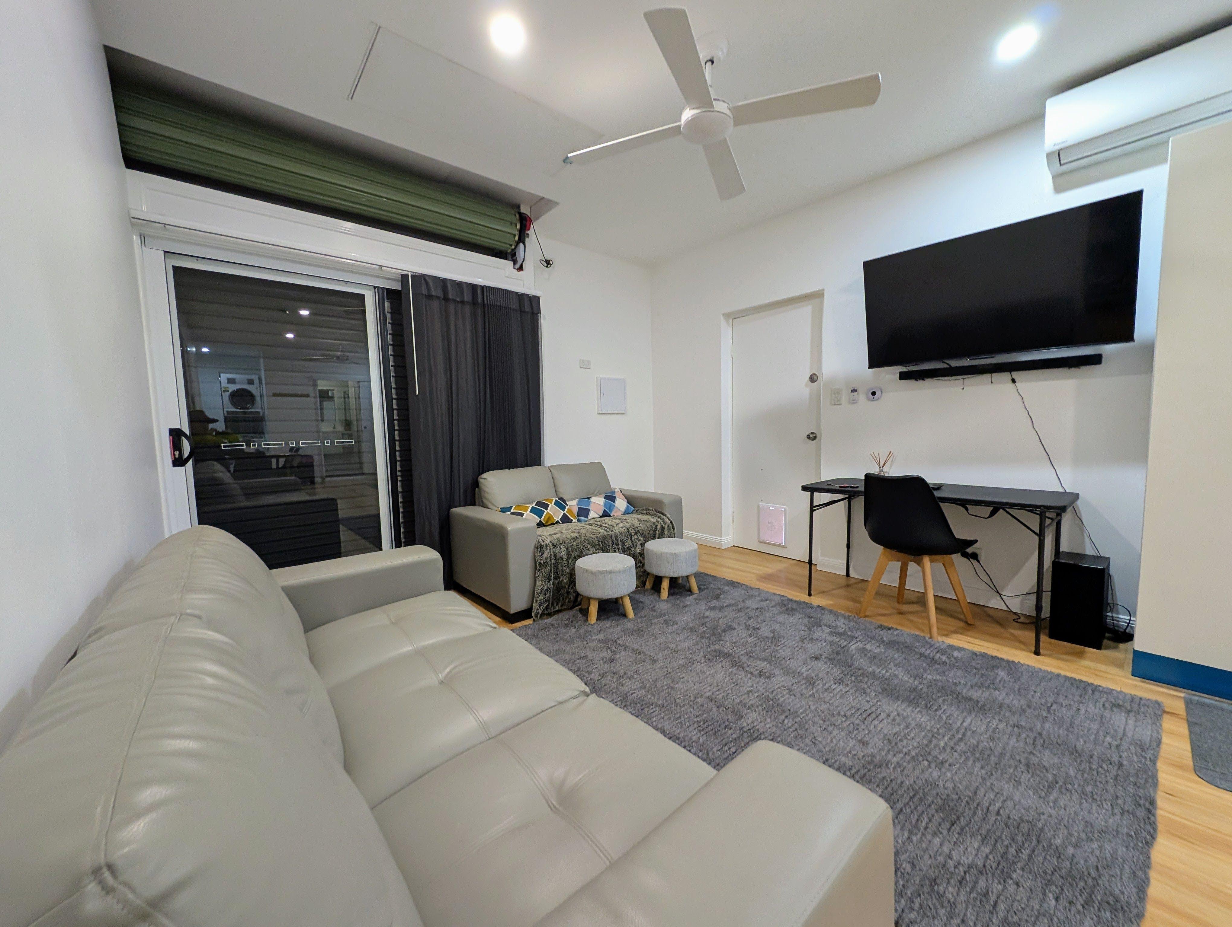 Fully Furnished Home Right a short Walk to Lake MacQuarie