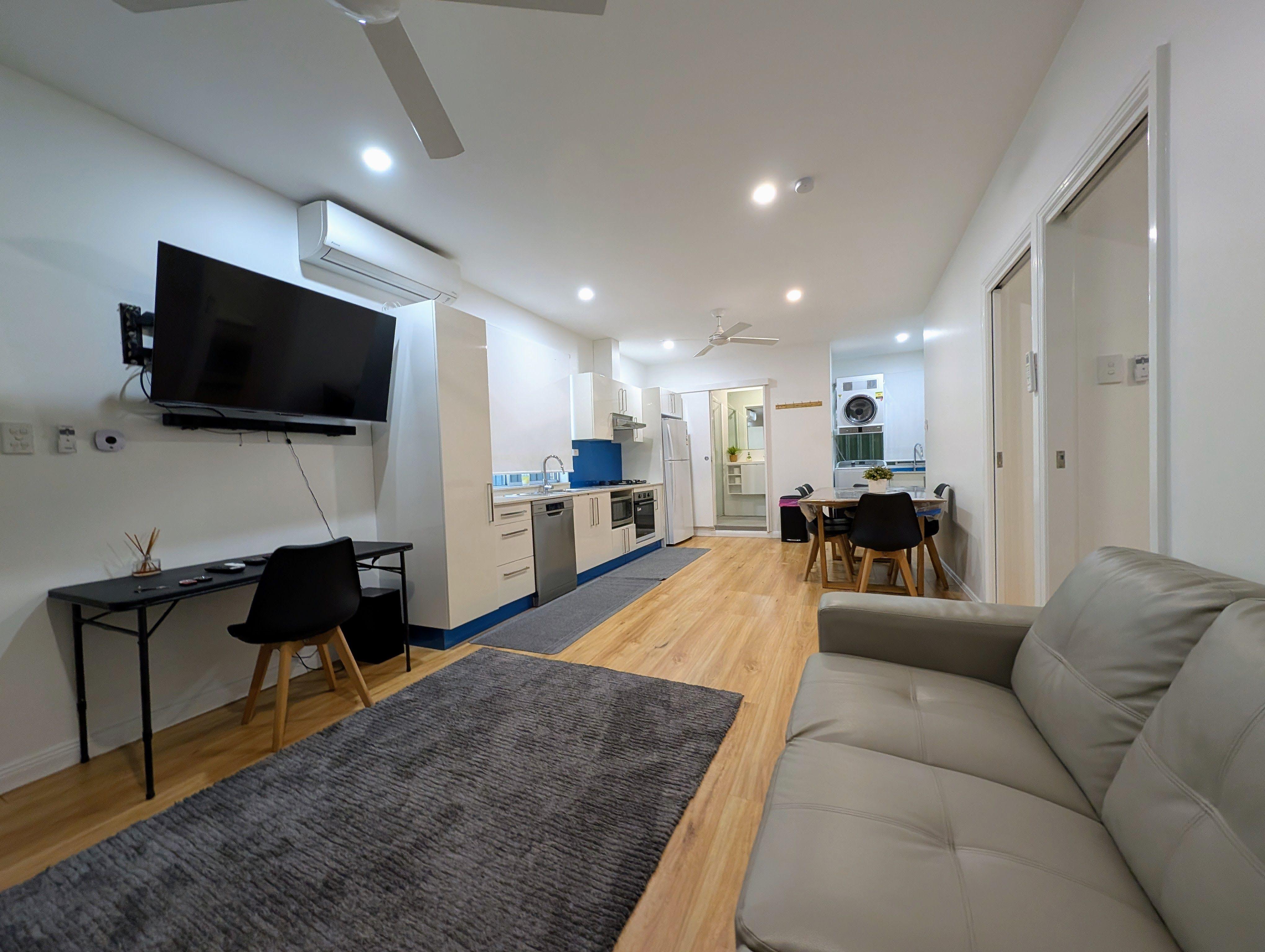 Fully Furnished Home Right a short Walk to Lake MacQuarie