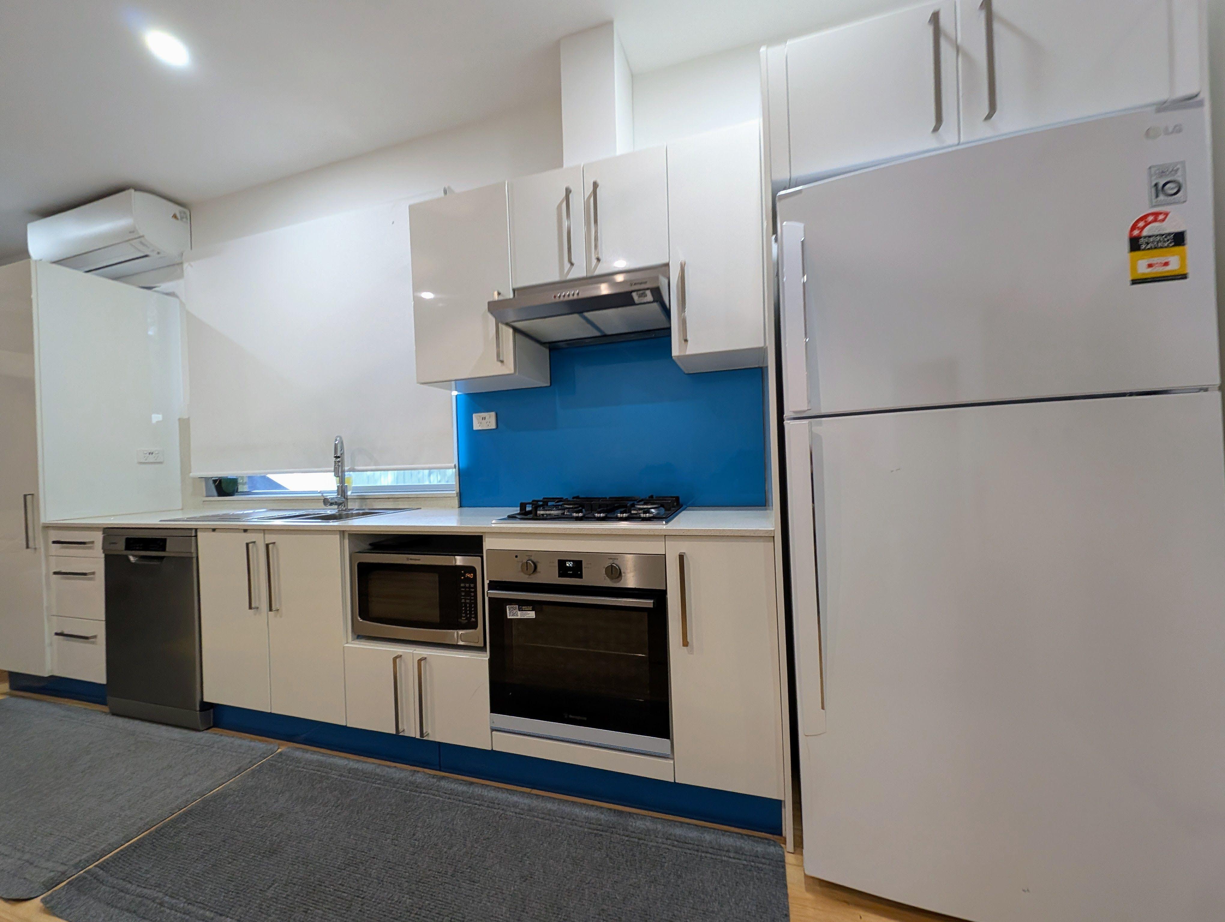 Fully Furnished Home Right a short Walk to Lake MacQuarie