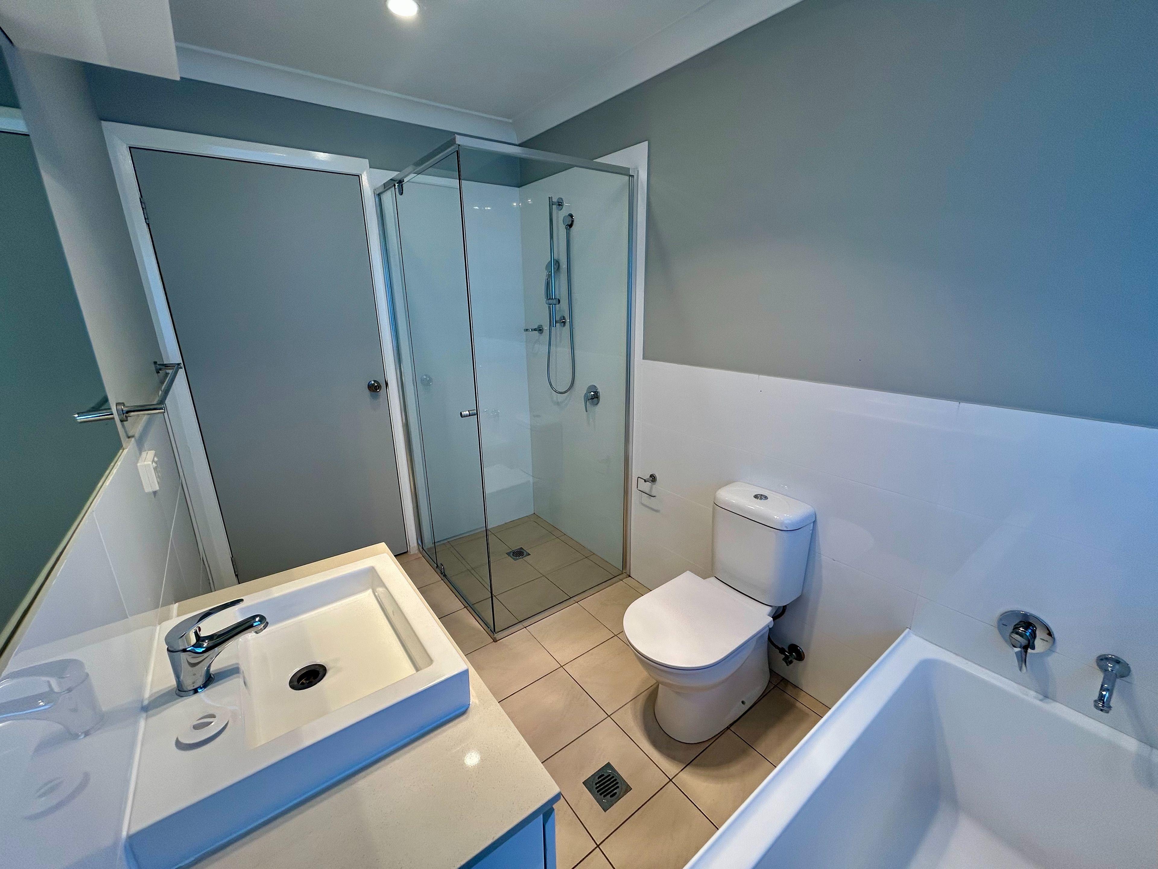 3 Bedroom 2 Bathroom - Double Car Garage - Secure Yard