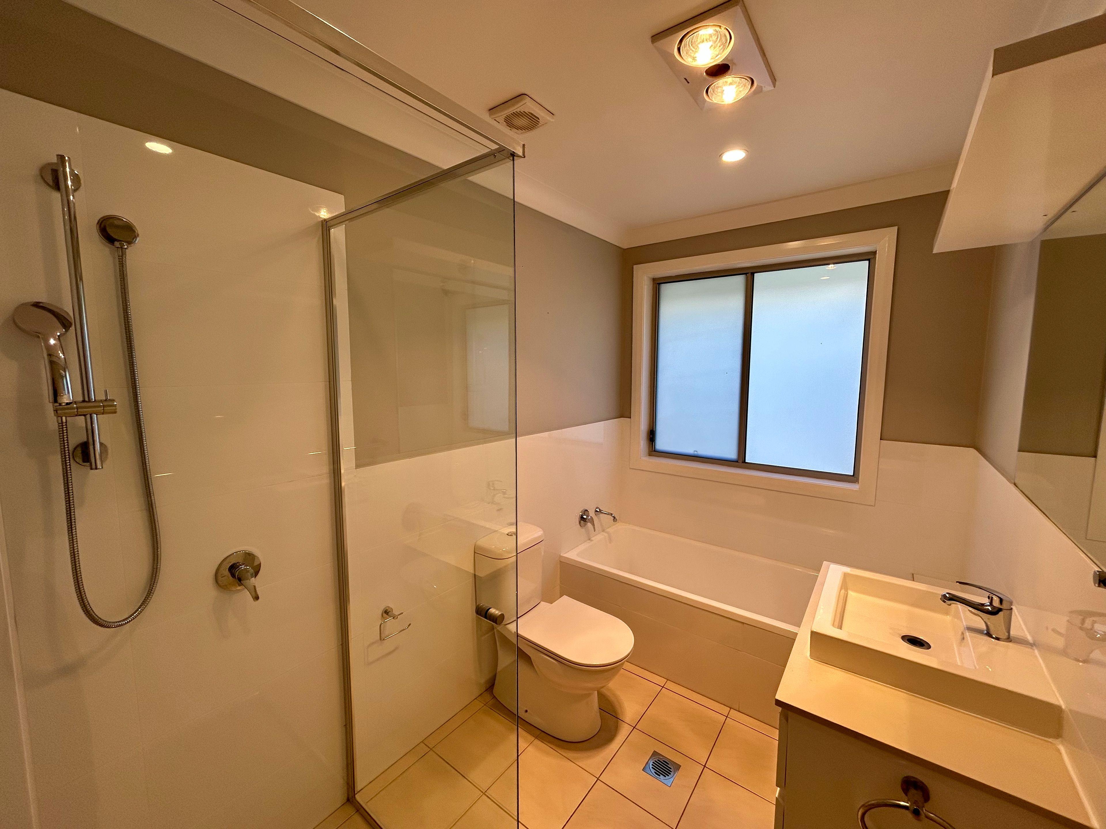 3 Bedroom 2 Bathroom - Double Car Garage - Secure Yard