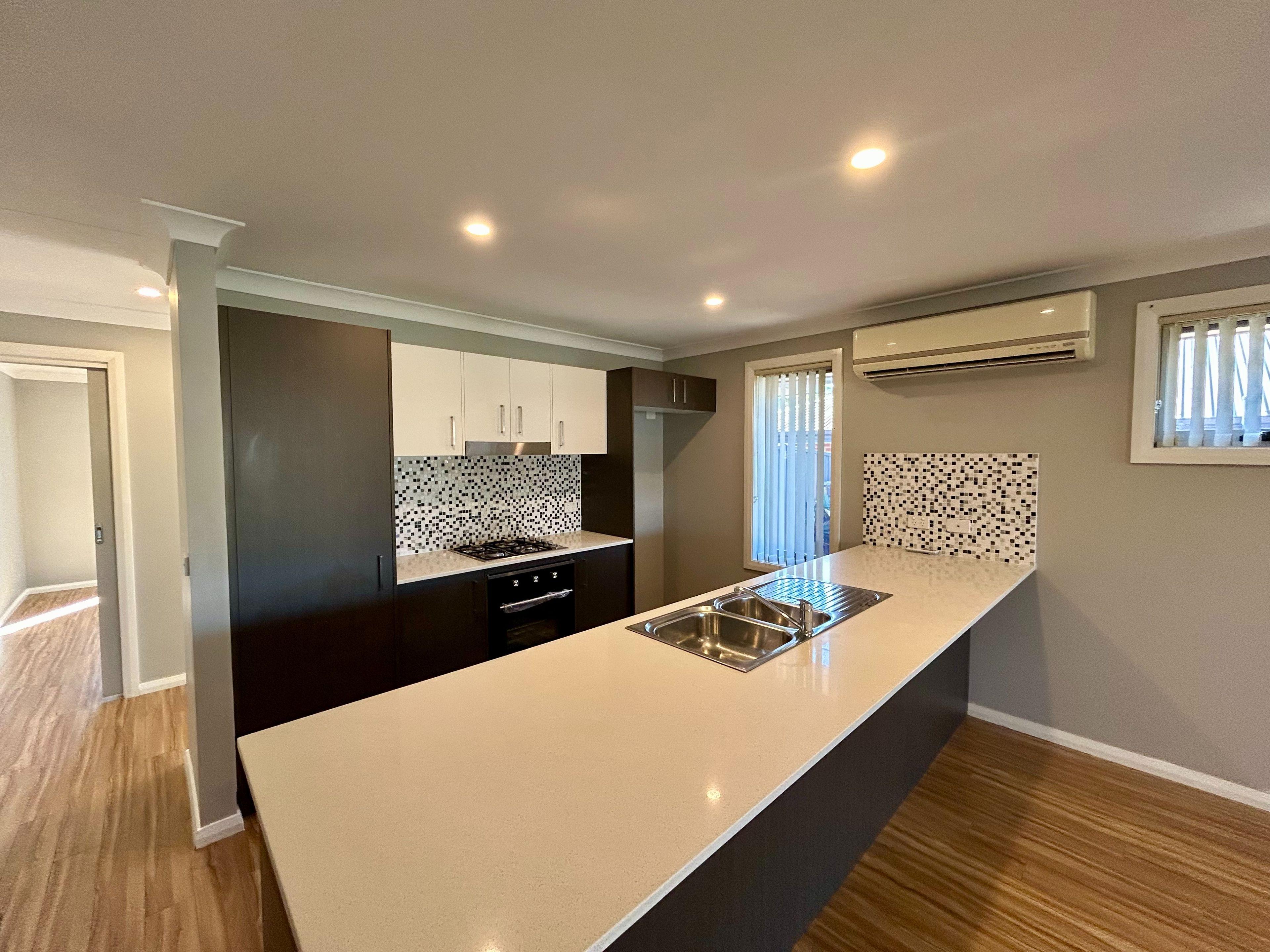 3 Bedroom 2 Bathroom - Double Car Garage - Secure Yard