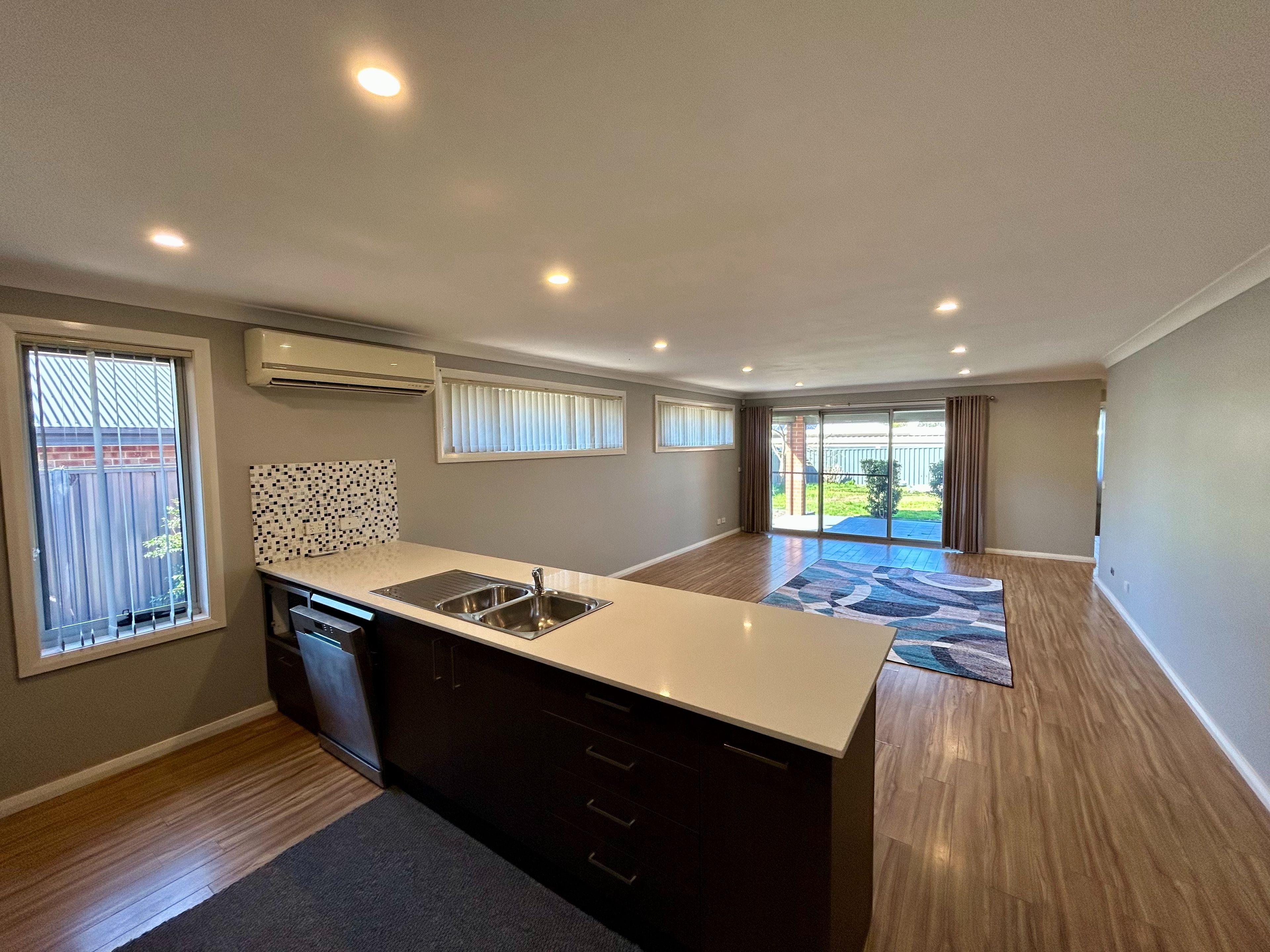 3 Bedroom 2 Bathroom - Double Car Garage - Secure Yard