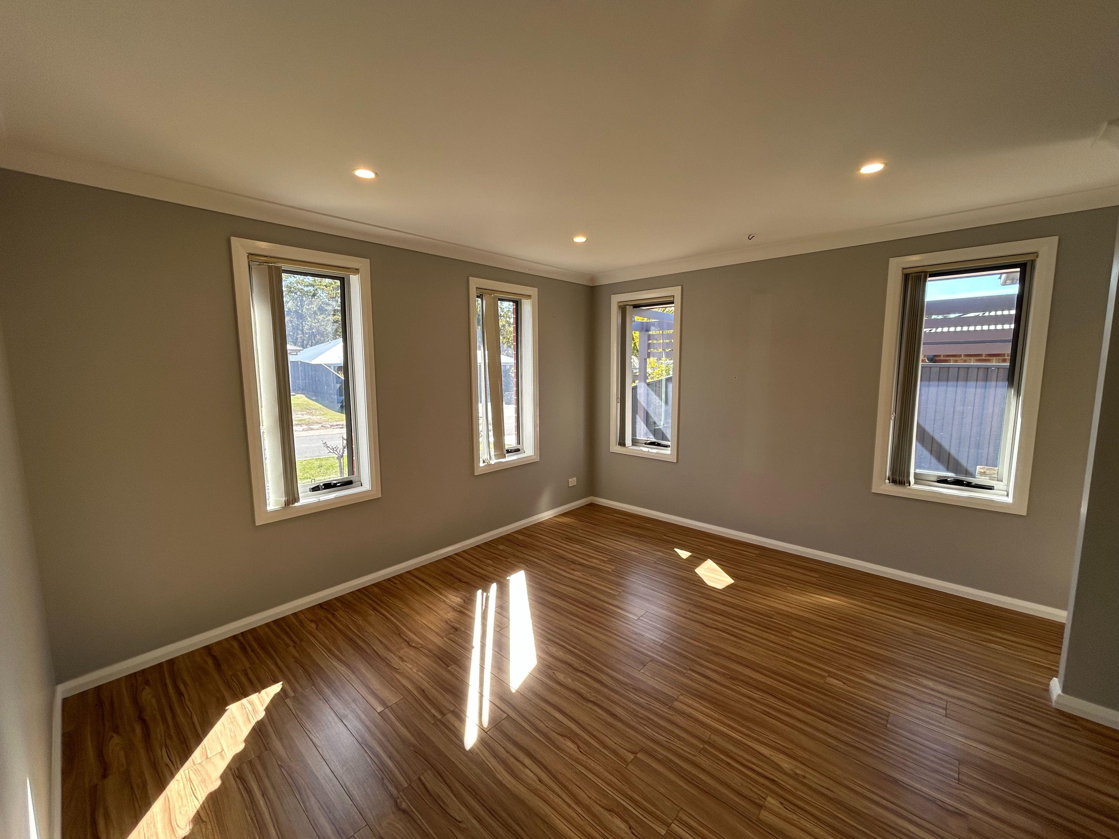 3 Bedroom 2 Bathroom - Double Car Garage - Secure Yard